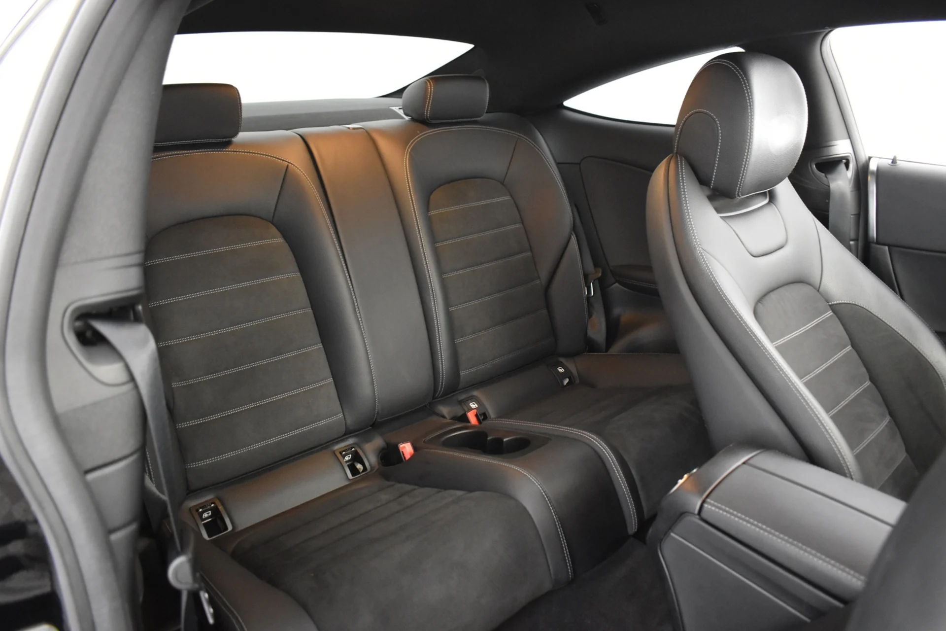 Car Image - 4ndovuNsbG4FBxw7sZ03C0