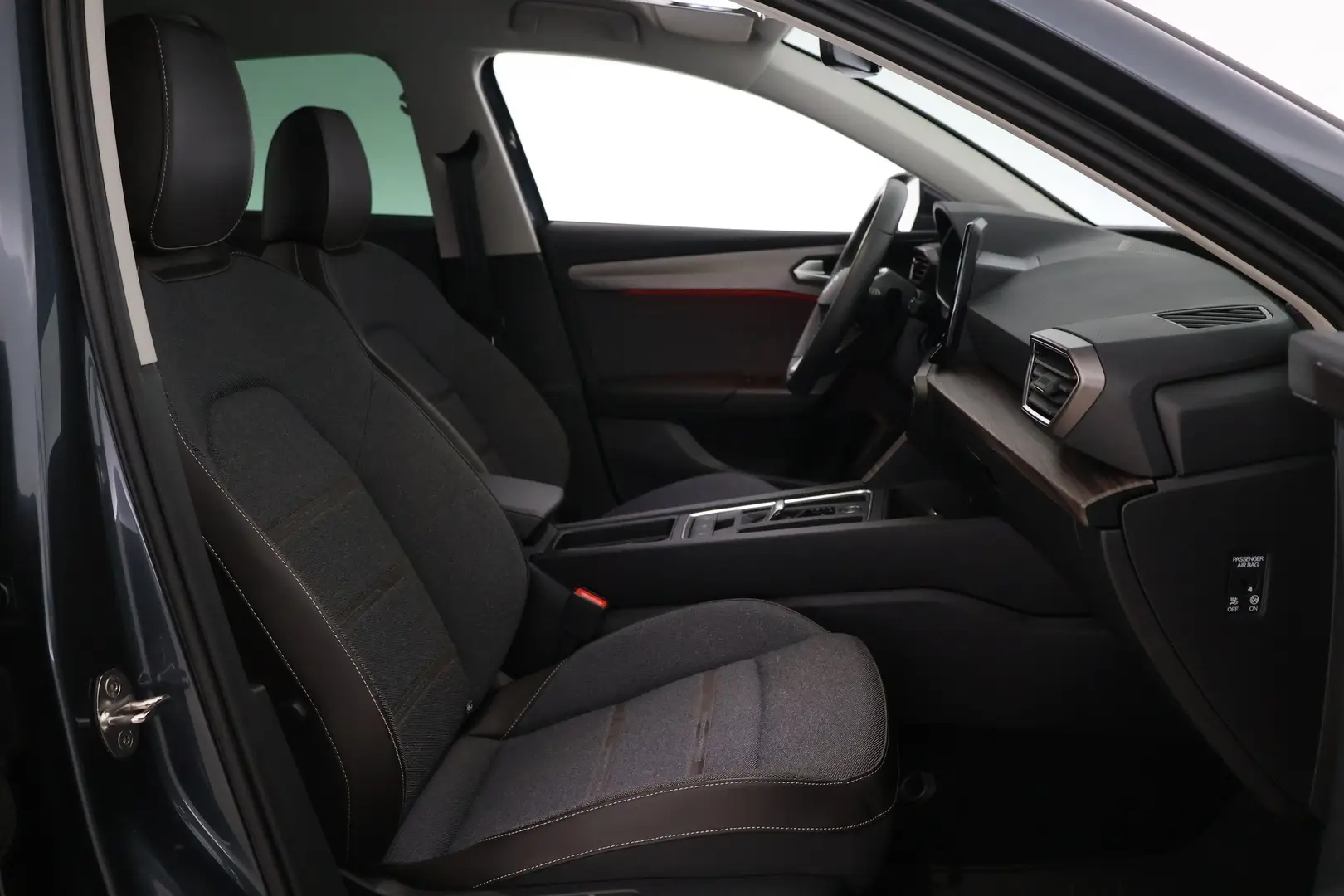 Car Image - IH8V3TXOStIvRNb2Syad6