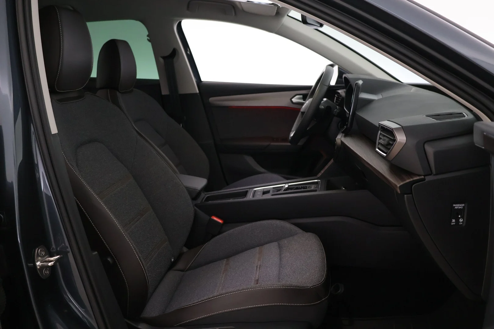 Car Image - IH8V3TXOStIvRNb2Syad6