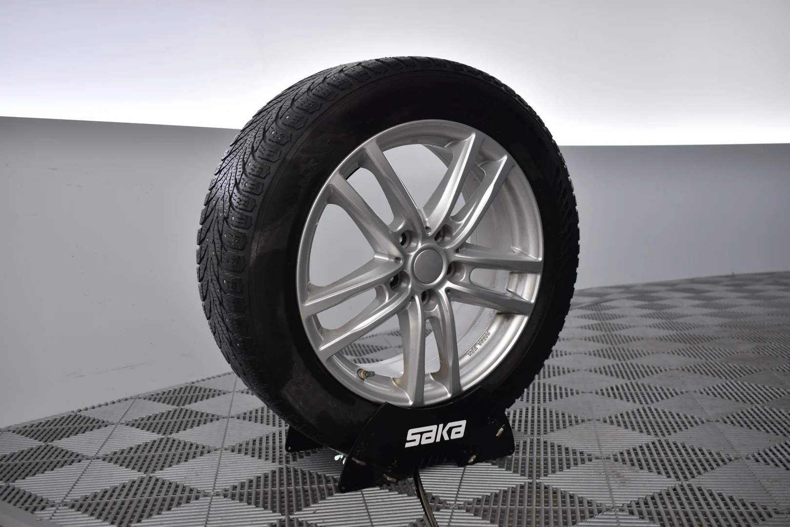 Car Image - 3HPeL0j7Lu4GxD6SfaCUFb