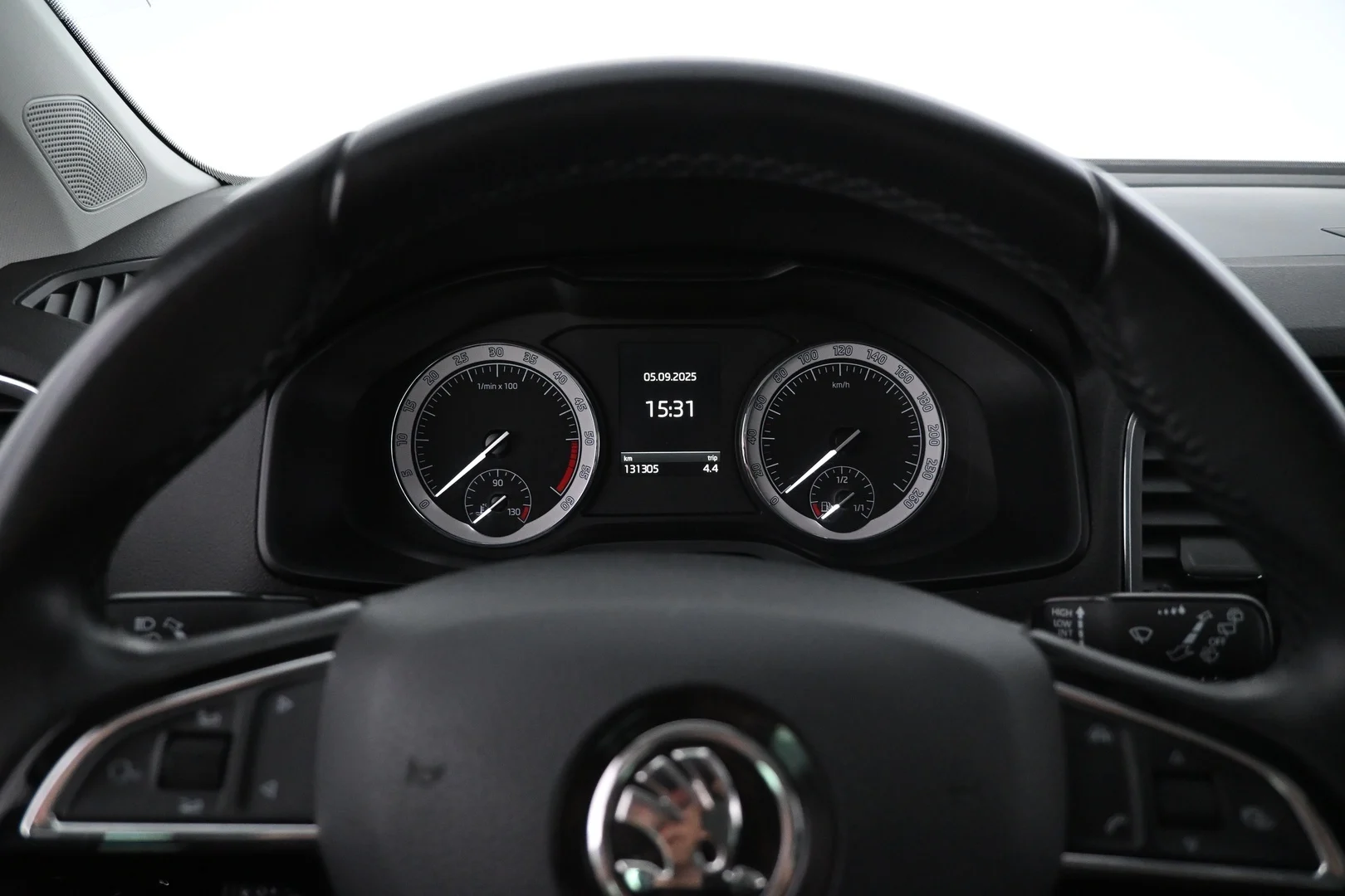 Car Image - 27ApwB9vBT6s1x1Sry2OyV