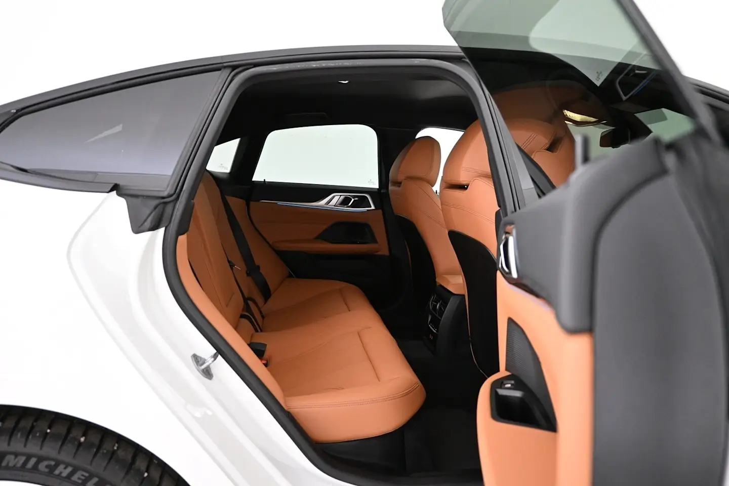 Car Image - 3OipEAFjXyLf0DoEVvckme