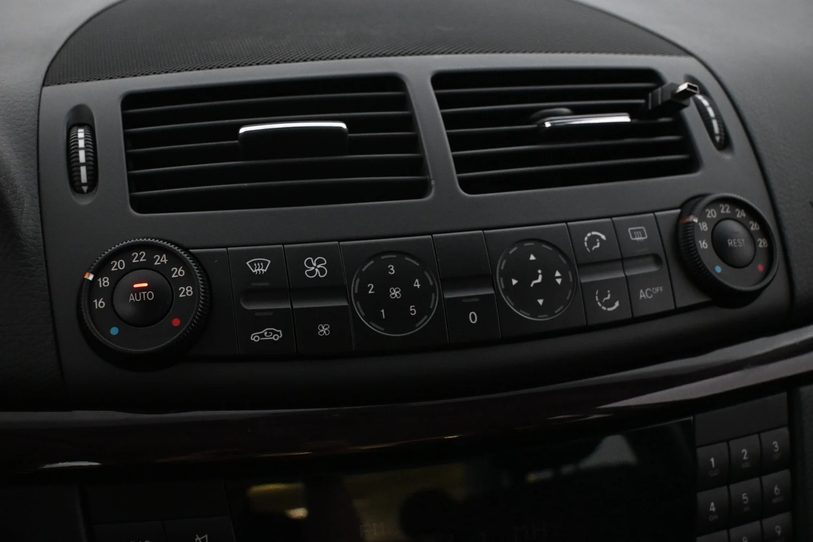 Car Image - 4NlV2VWNsoT6MdT5RouQvN