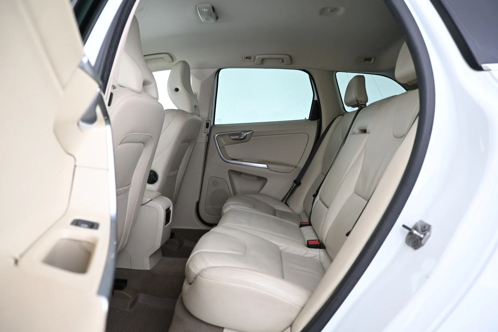 Car Image - y5nOL0s5jZolbNEdHHxSq