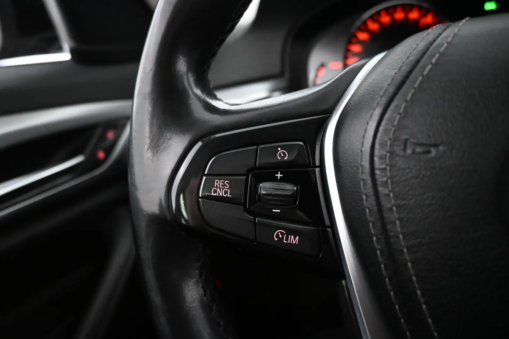 Car Image - 1JErrSYLPTFDCuzLX8pmL9