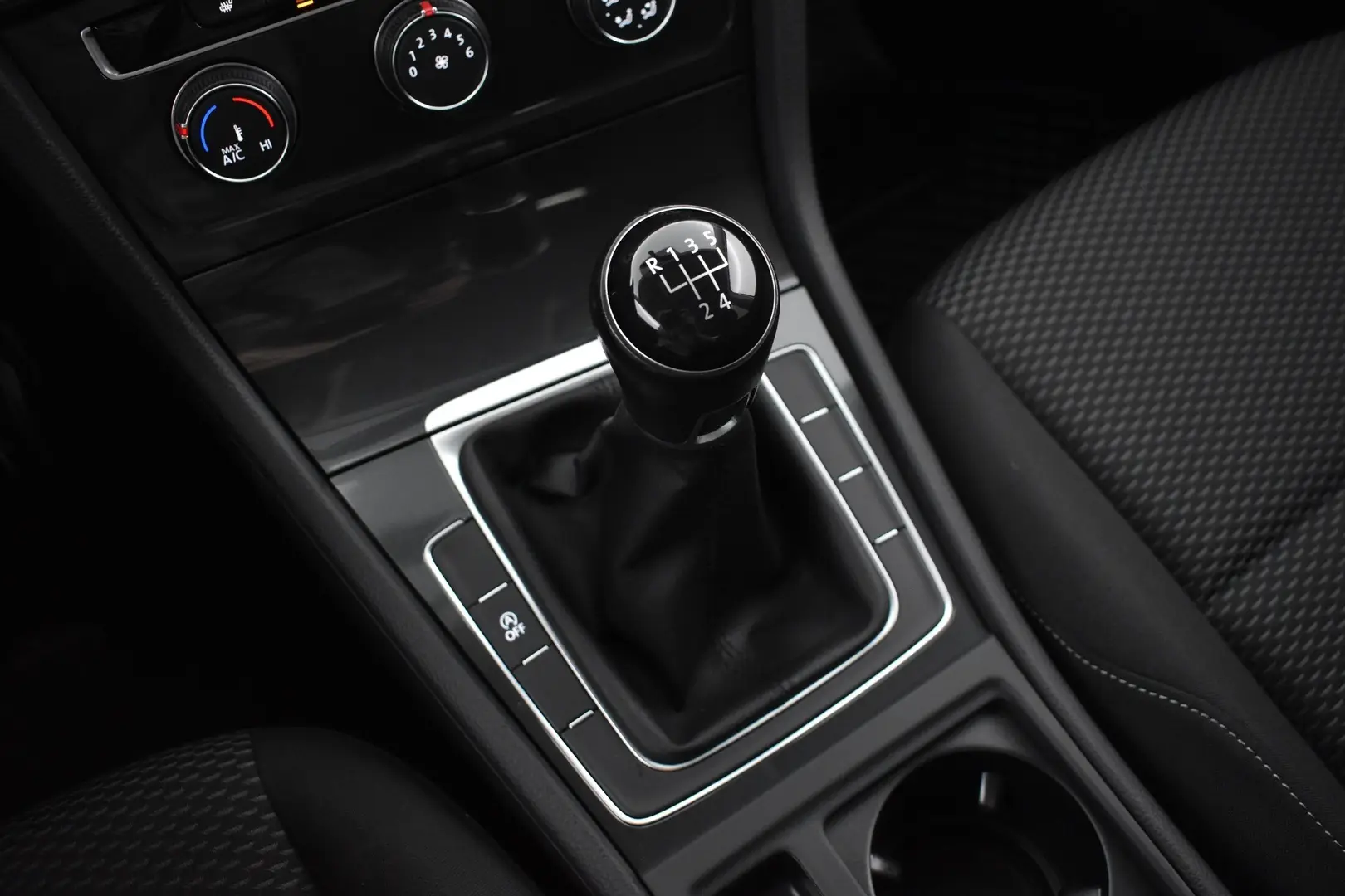 Car Image - 6mYDKD5XtfdO3aaplZ6YRO