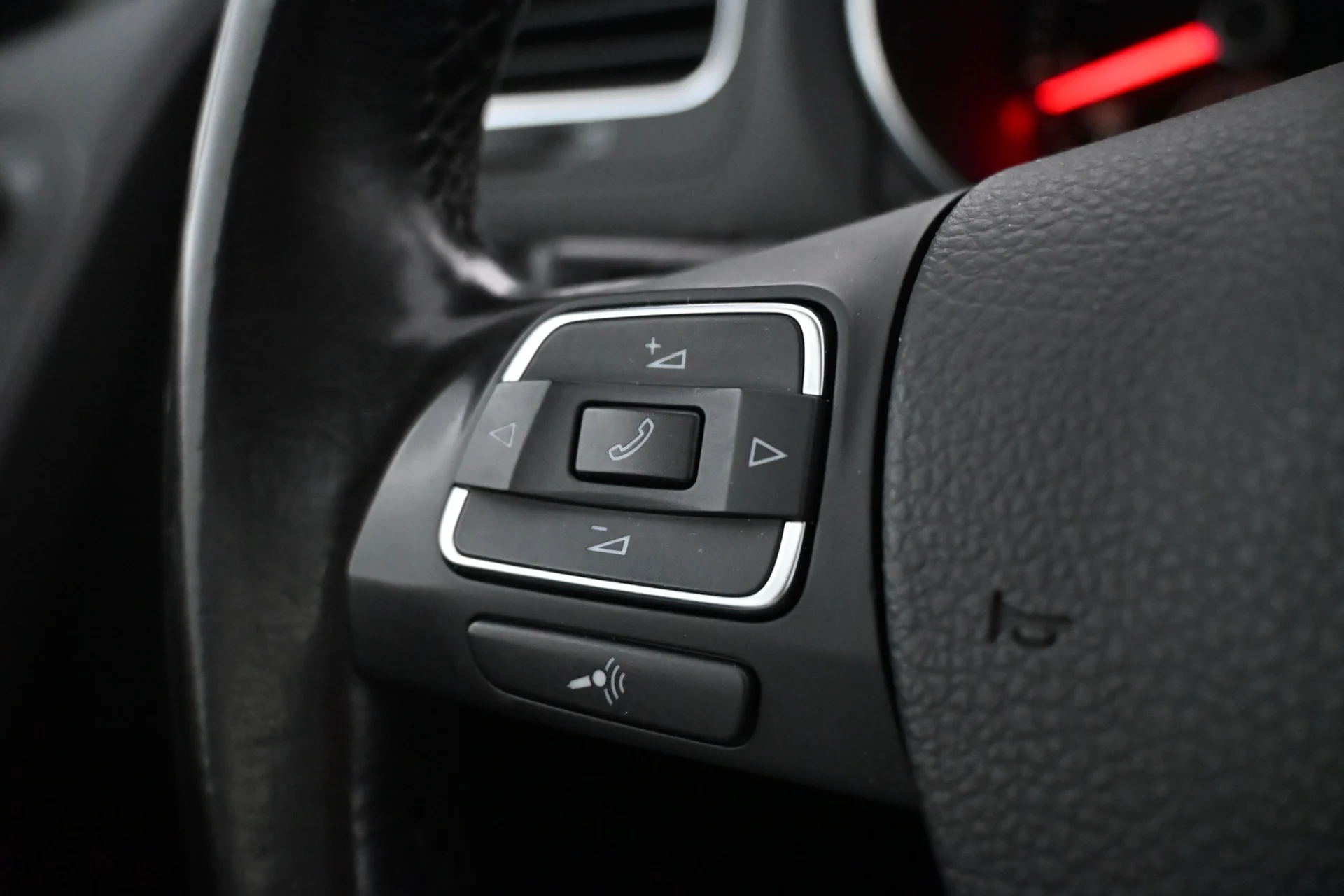 Car Image - 5U10idFNF65OTXwch644Mj