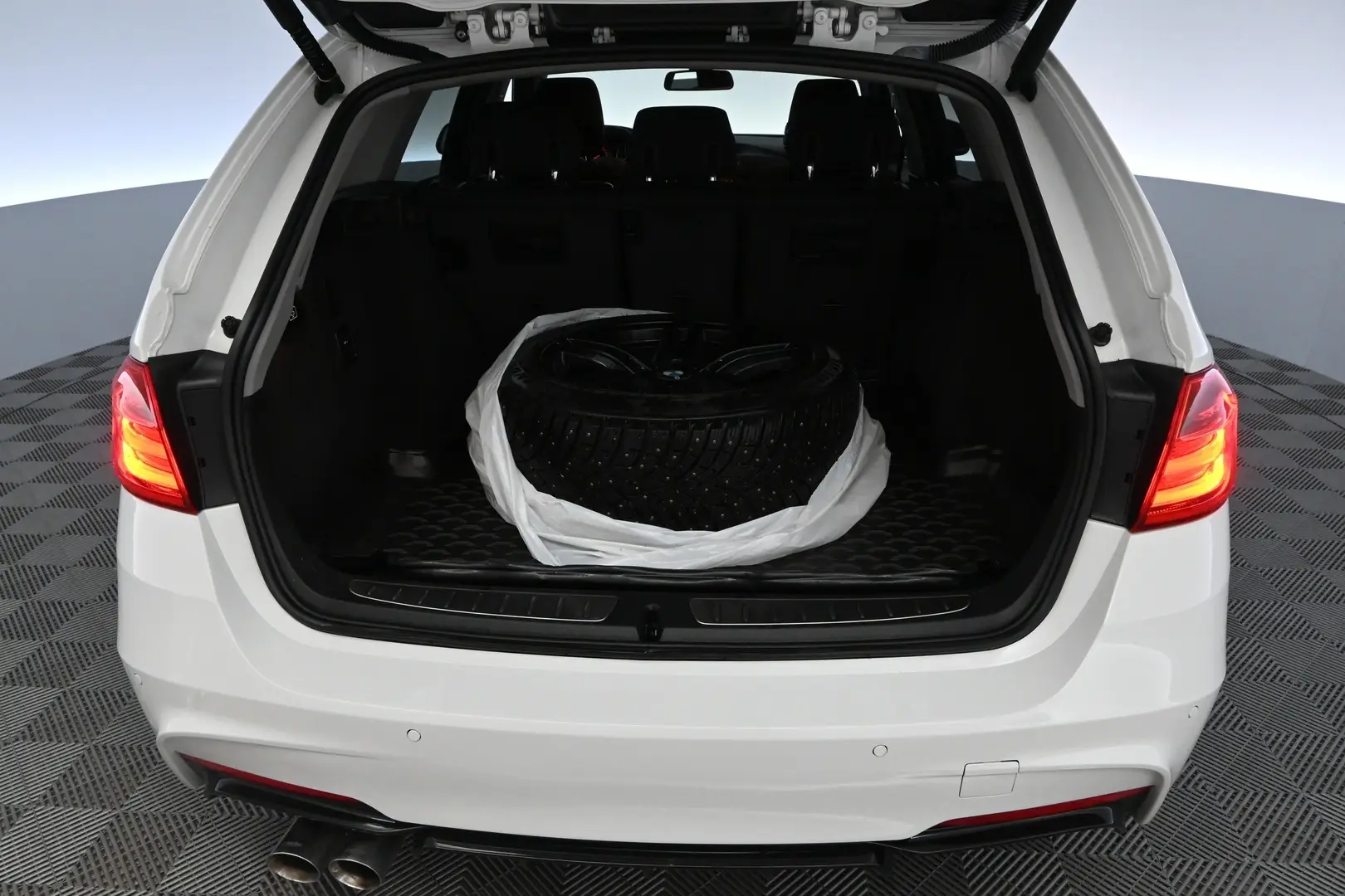 Car Image - 7MT97MbAW0URrDZC37RIU4