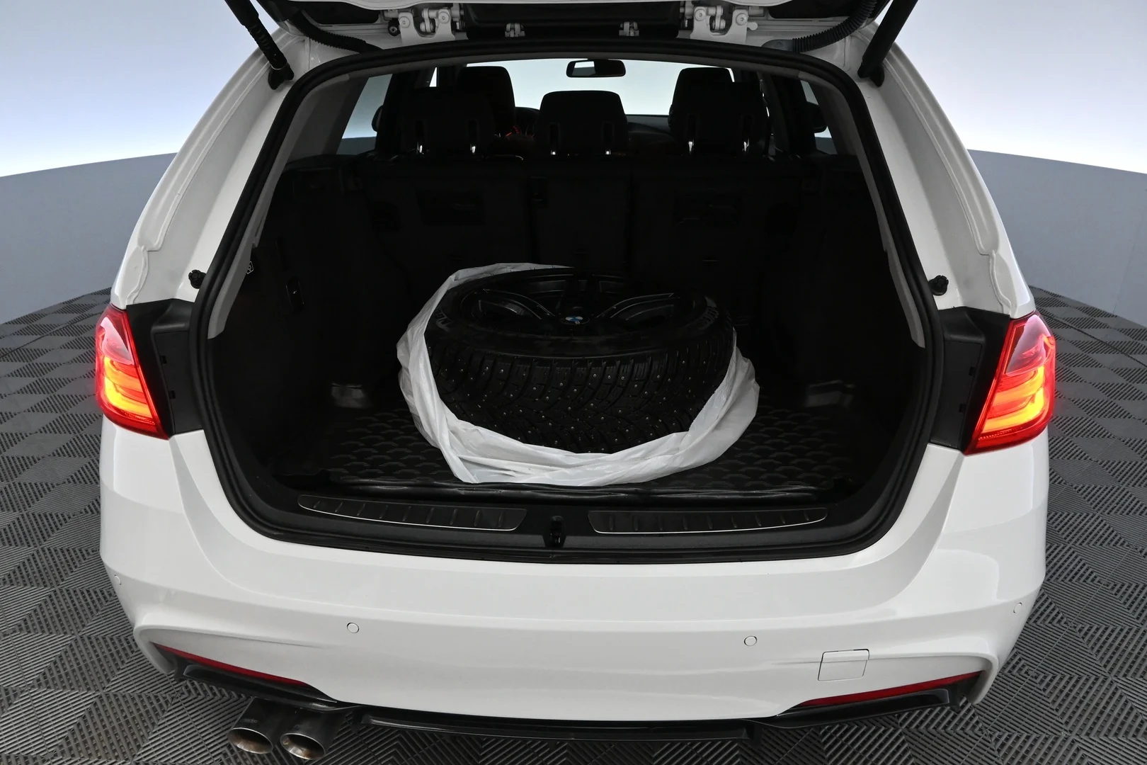 Car Image - 7MT97MbAW0URrDZC37RIU4
