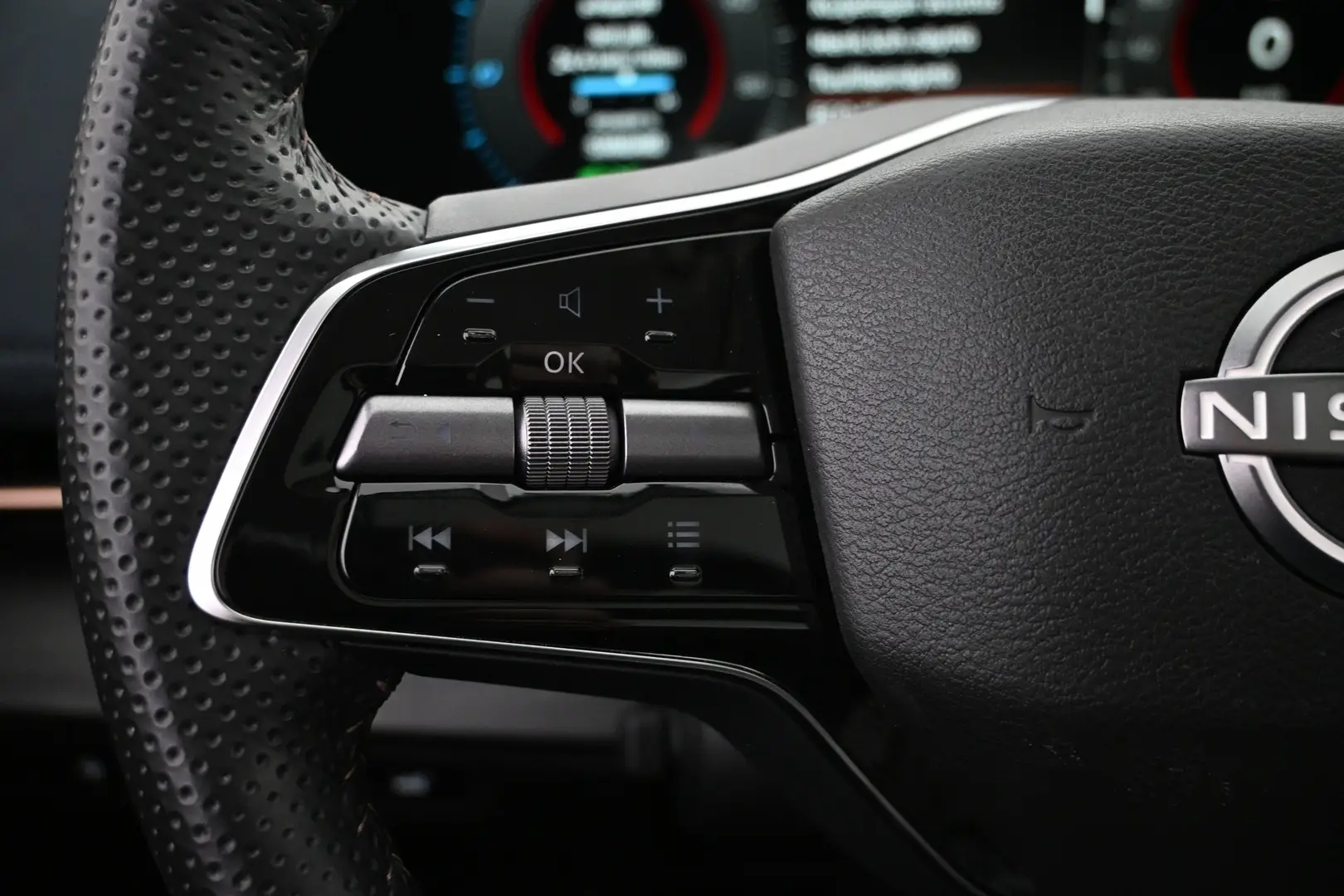 Car Image - DSB2fdyT2BrxXEZvxQY7N