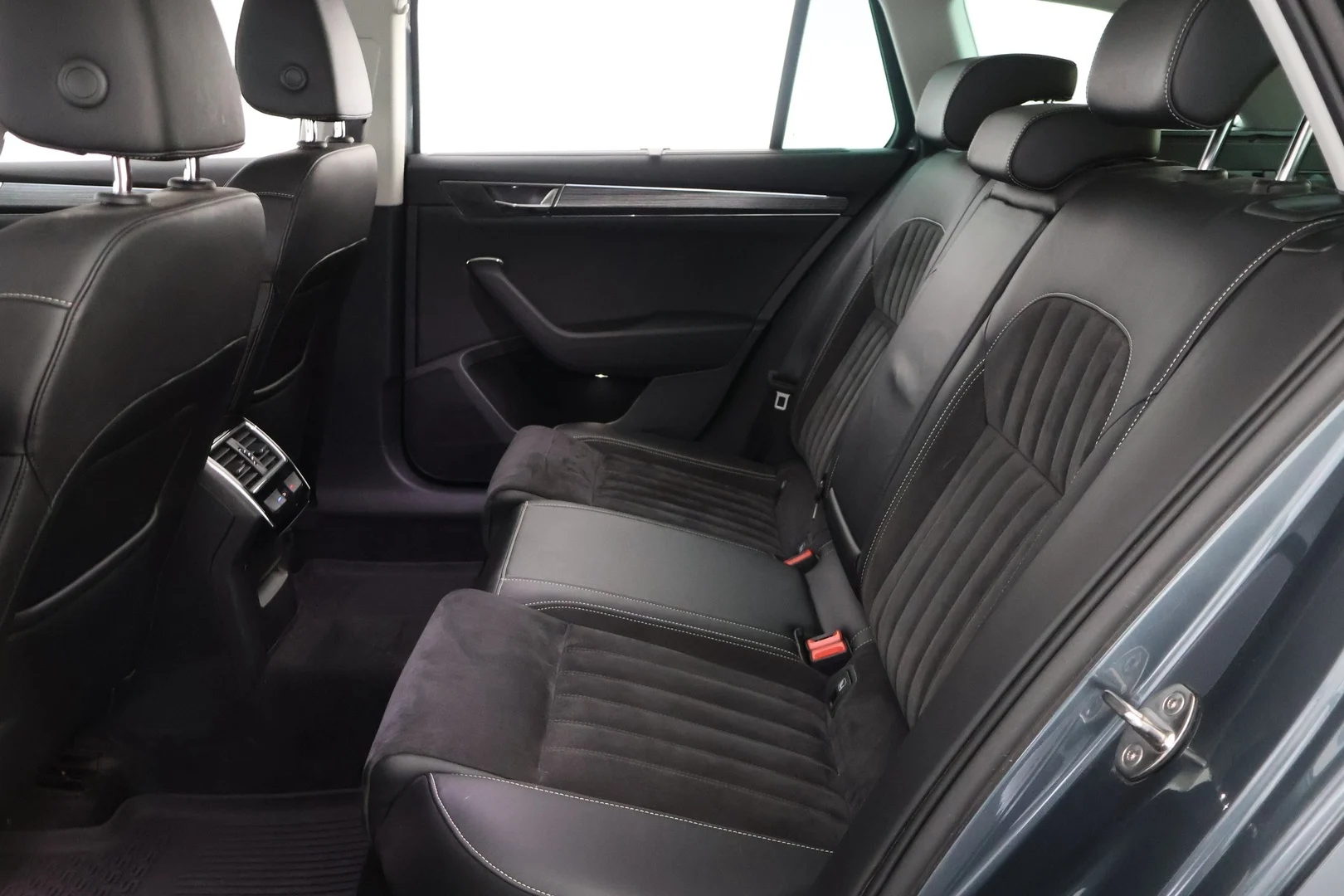 Car Image - 7AMkuqcvSY9Uqzqf9McnNr