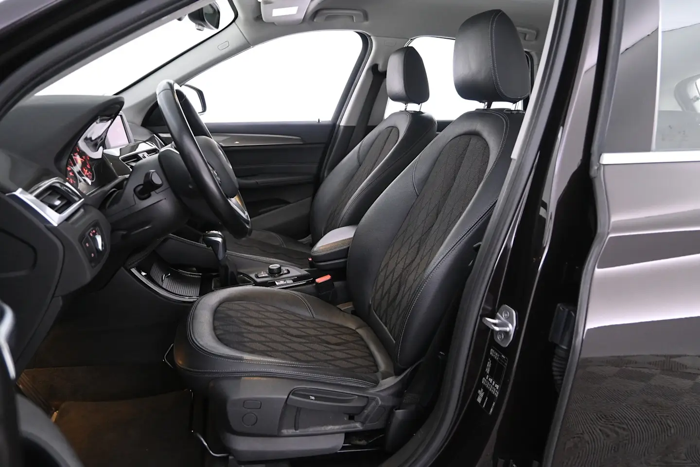 Car Image - 5udx5uuP4a9roQSjRiCfJF
