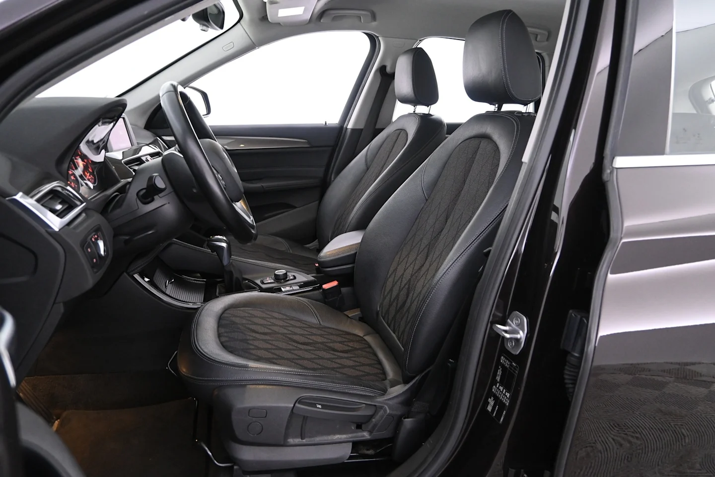 Car Image - 5udx5uuP4a9roQSjRiCfJF