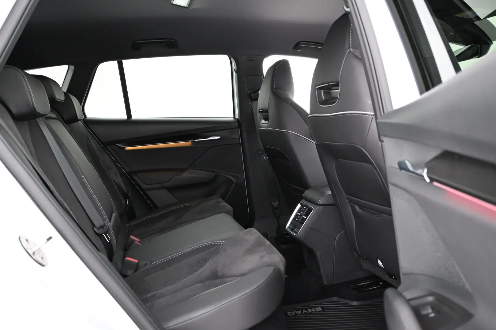 Car Image - 67f0P4Cwi2clHJnZLfDdLN