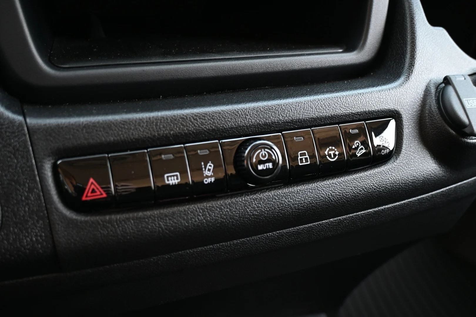 Car Image - 79rEFhk3je4C4ClXIVdIFd