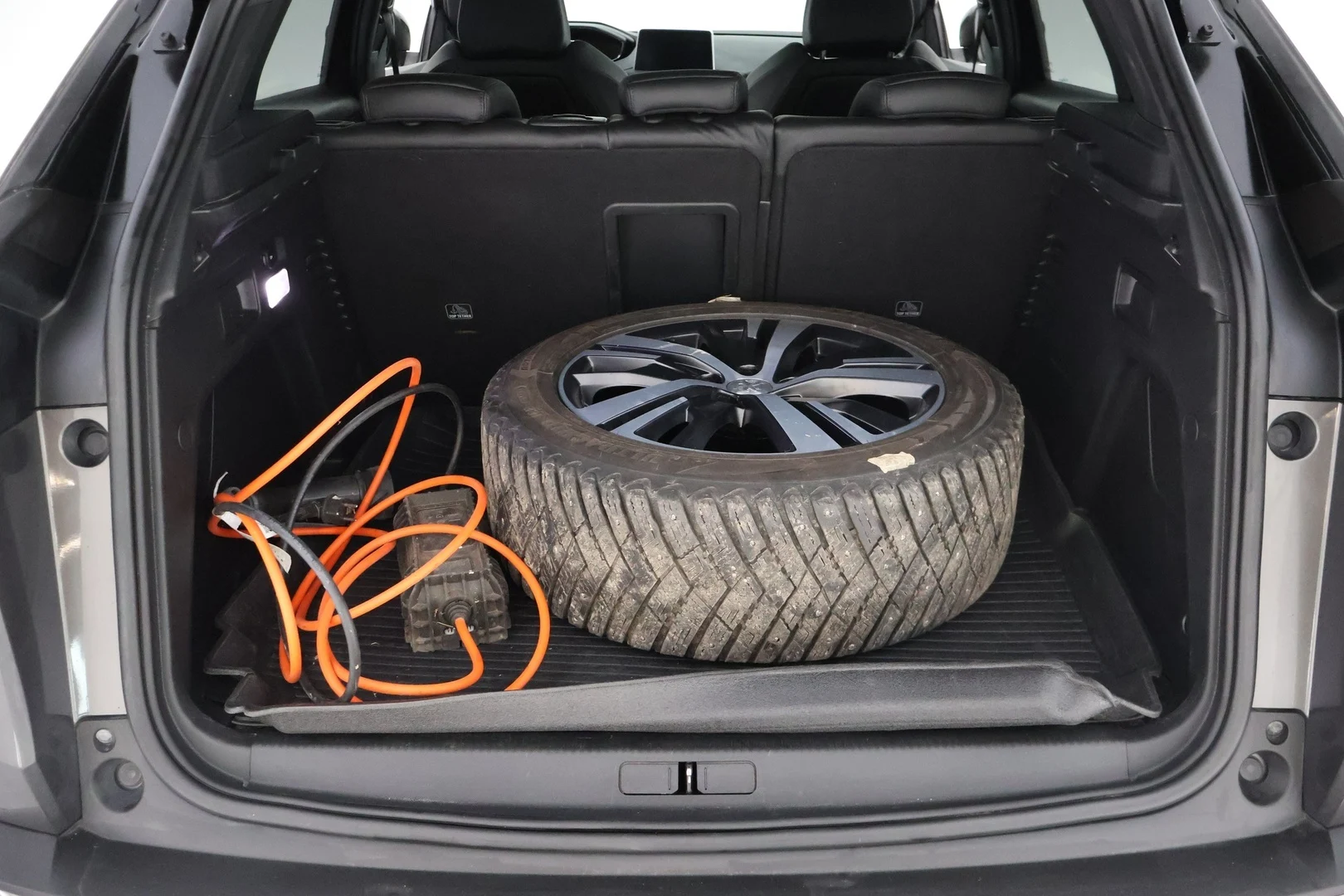 Car Image - YDtgpnruxIvo4Hb0Sj6V3