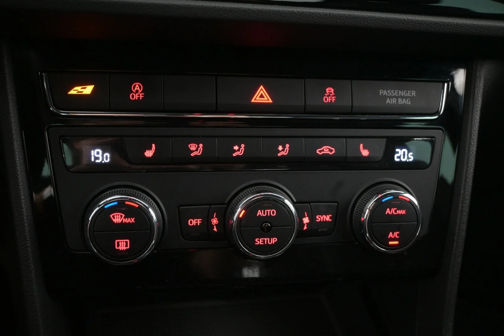 Car Image - 1A2q8cknooMr80zCco6LX3