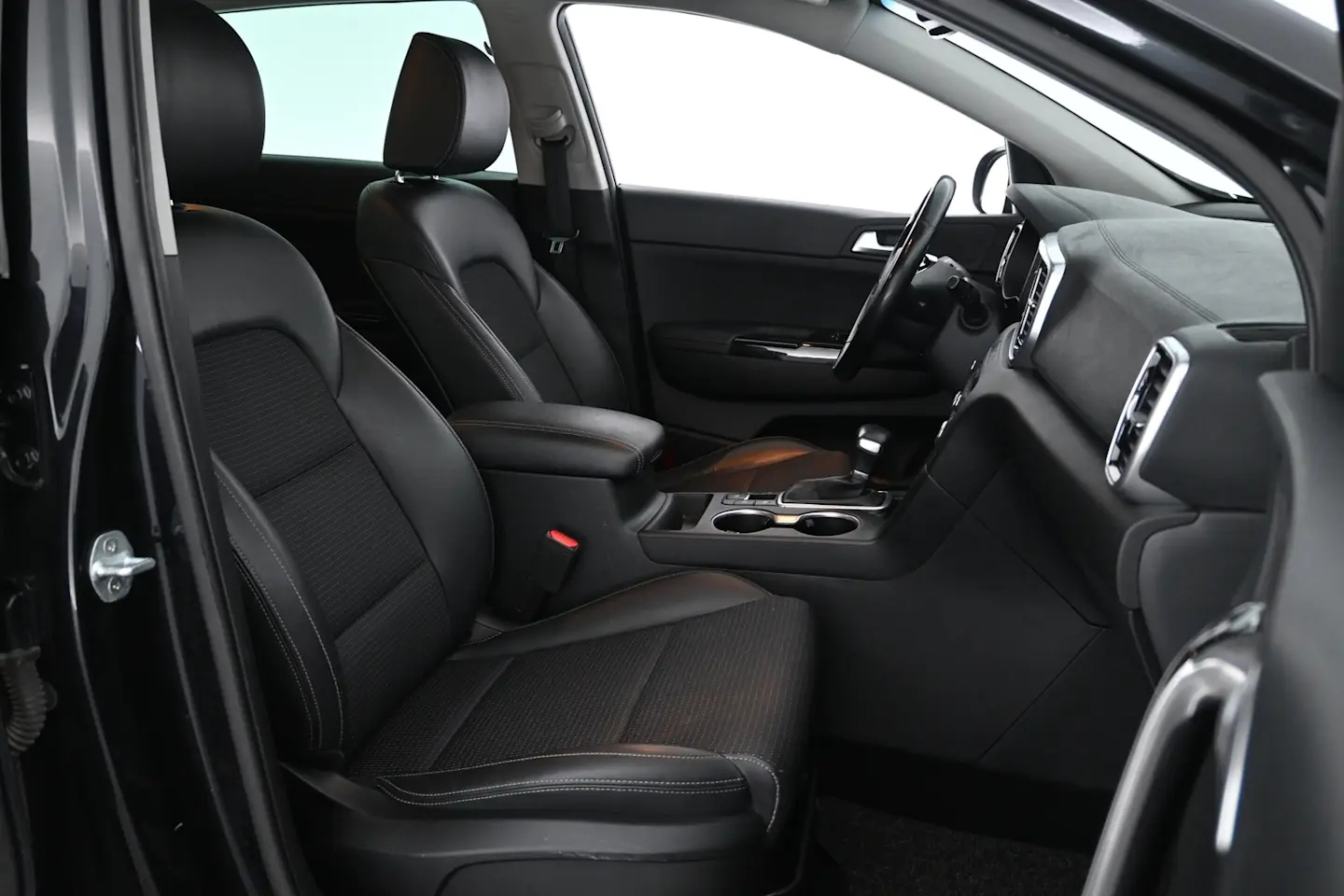 Car Image - 72h5j8HvHGhVrz05MinPKn