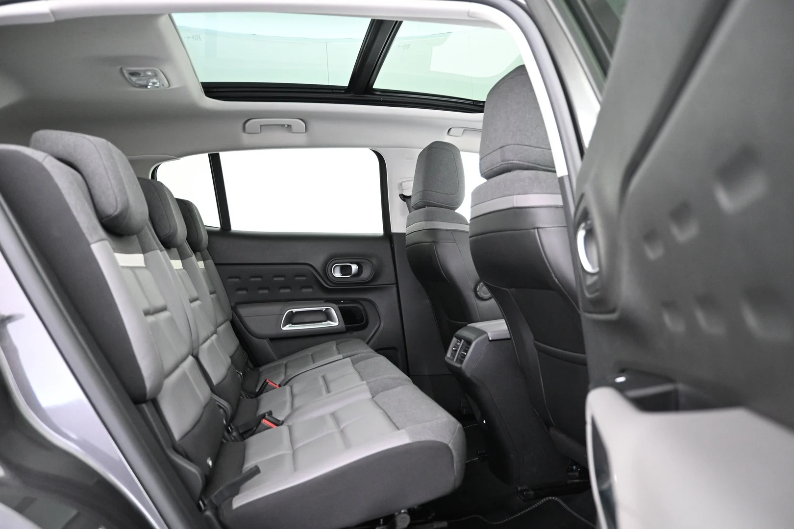 Car Image - 7yp8Ie7UvVOYfo8vTwTFHV