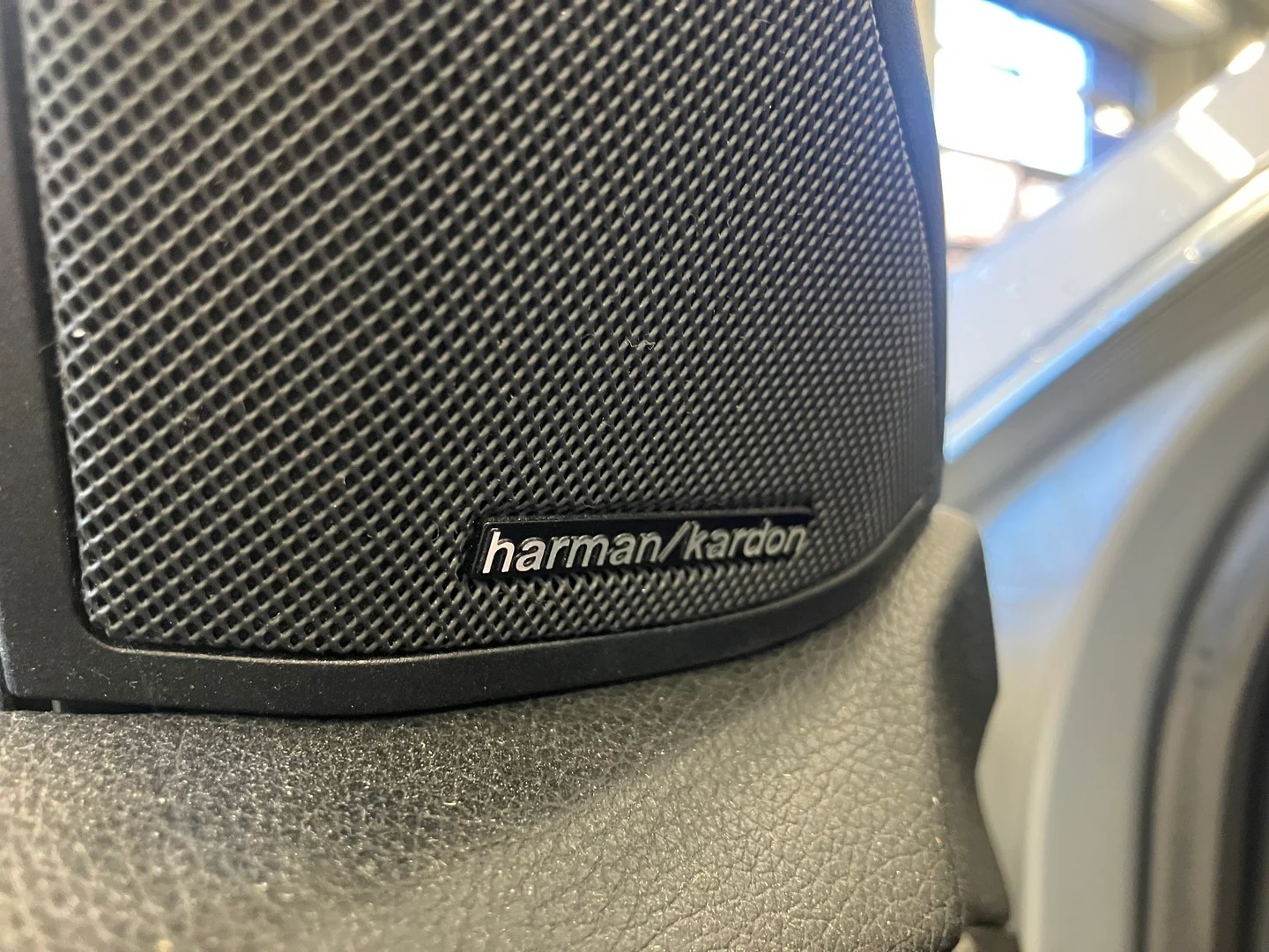 Car Image - 4hXeWDxs17lh4Zc8OuEnjM