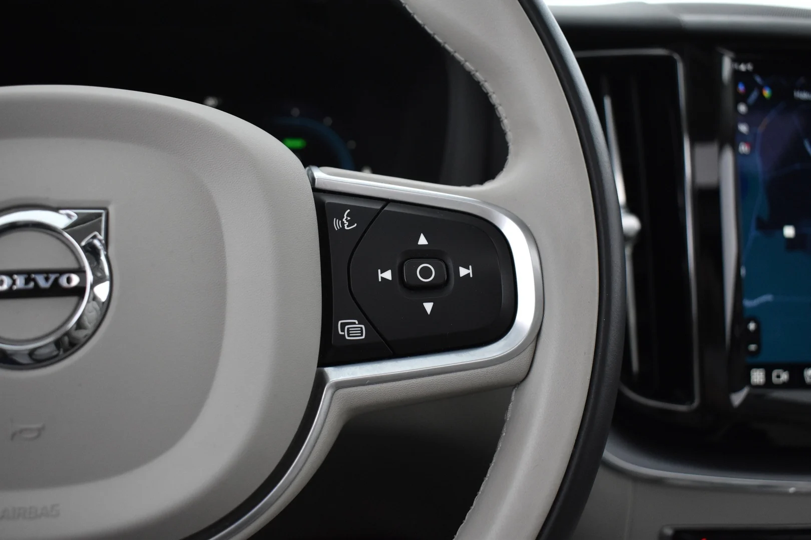 Car Image - r0hzCywllIZgPEta5oUA0