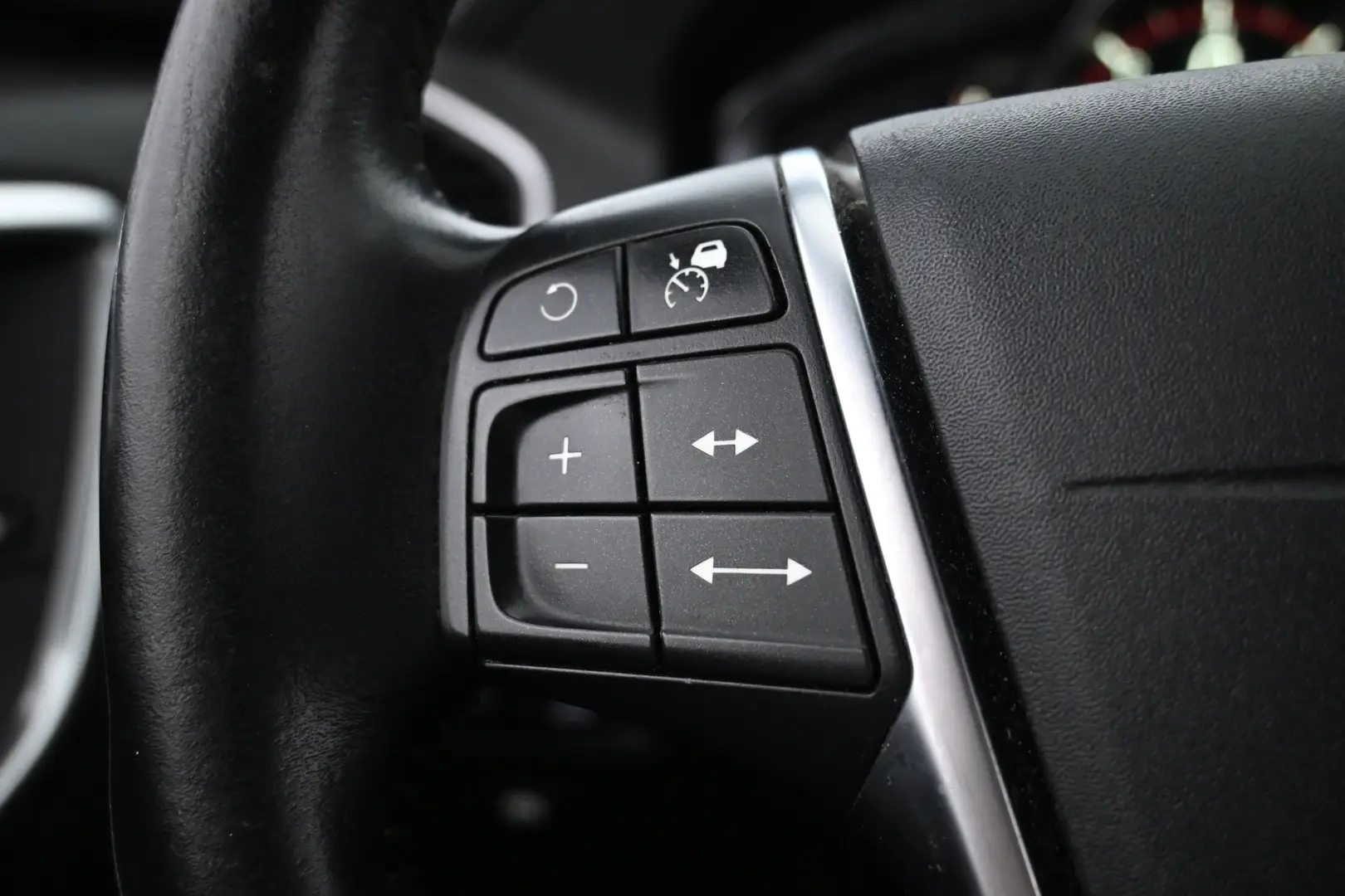 Car Image - 45fTbKPT6vs7YL6sogLMlN