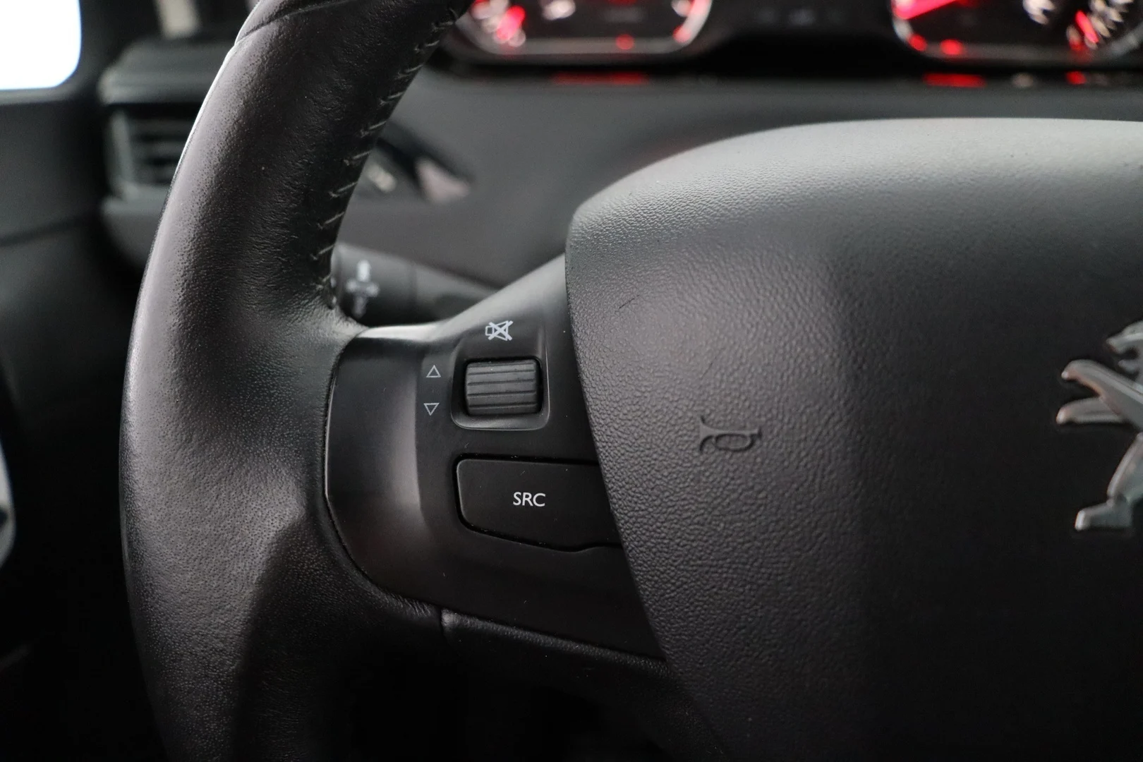 Car Image - 1Q6L3dkXDxAHghwNngaJ67