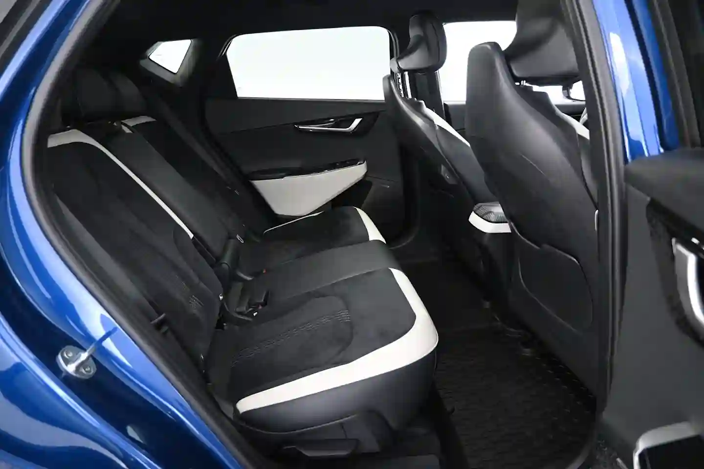 Car Image - 6LWVnq3U9ZNLpIZk9Iqvgd