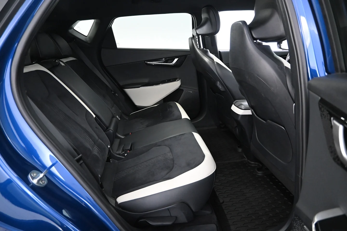 Car Image - 6LWVnq3U9ZNLpIZk9Iqvgd