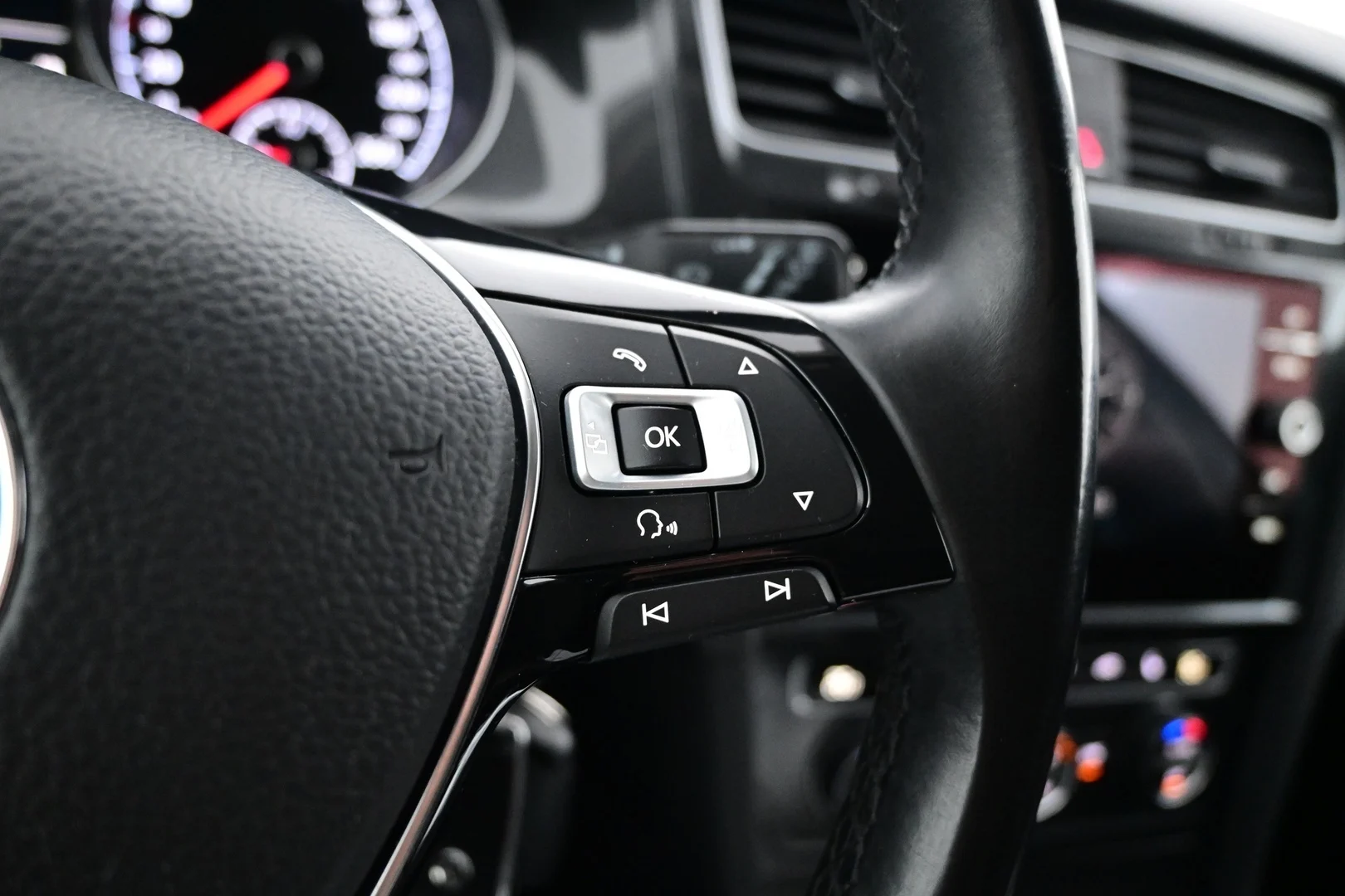 Car Image - 3zkl2YN49RloC7JpppZoIo