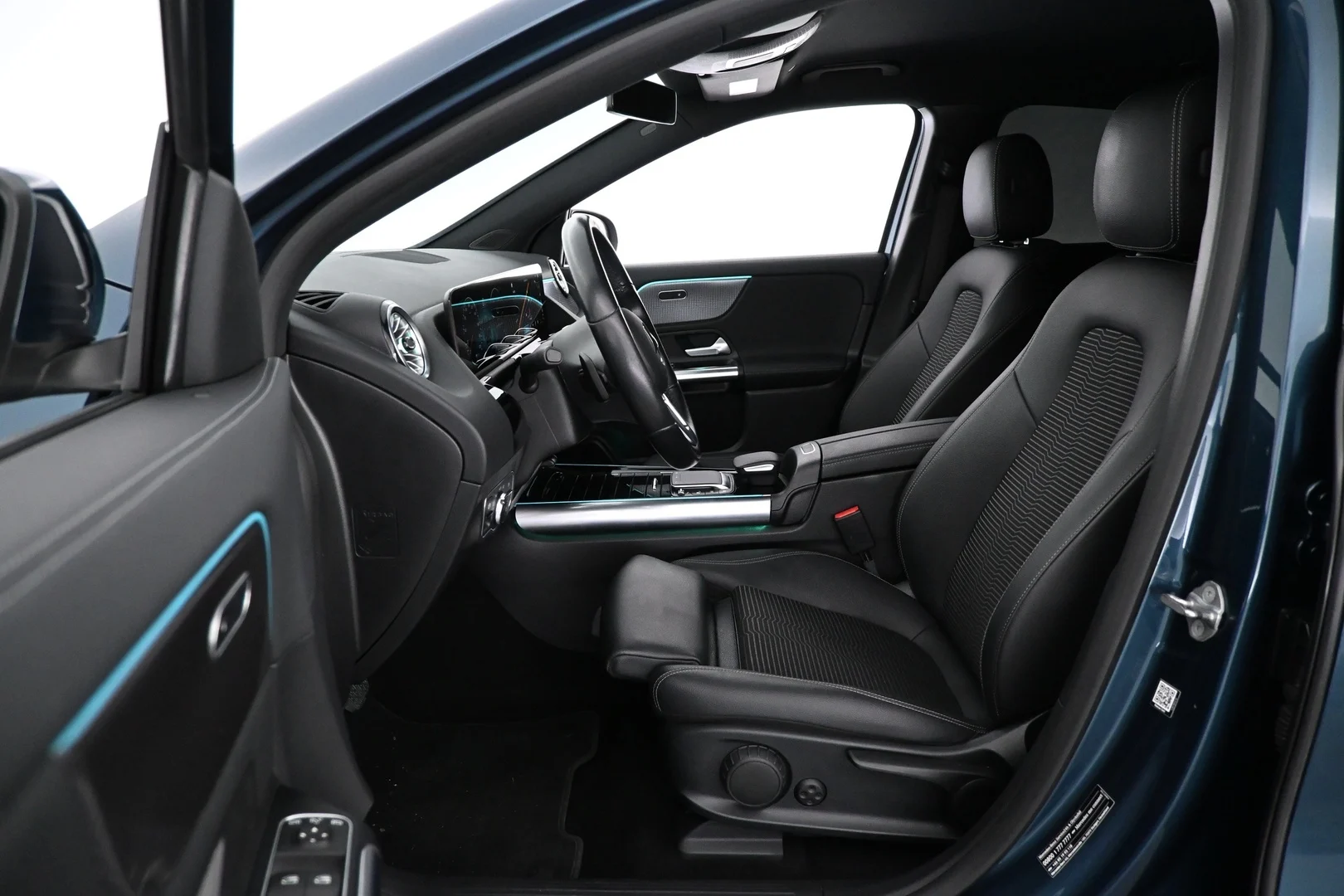 Car Image - 2T7IF9oAU3XIHAlm3c95wI