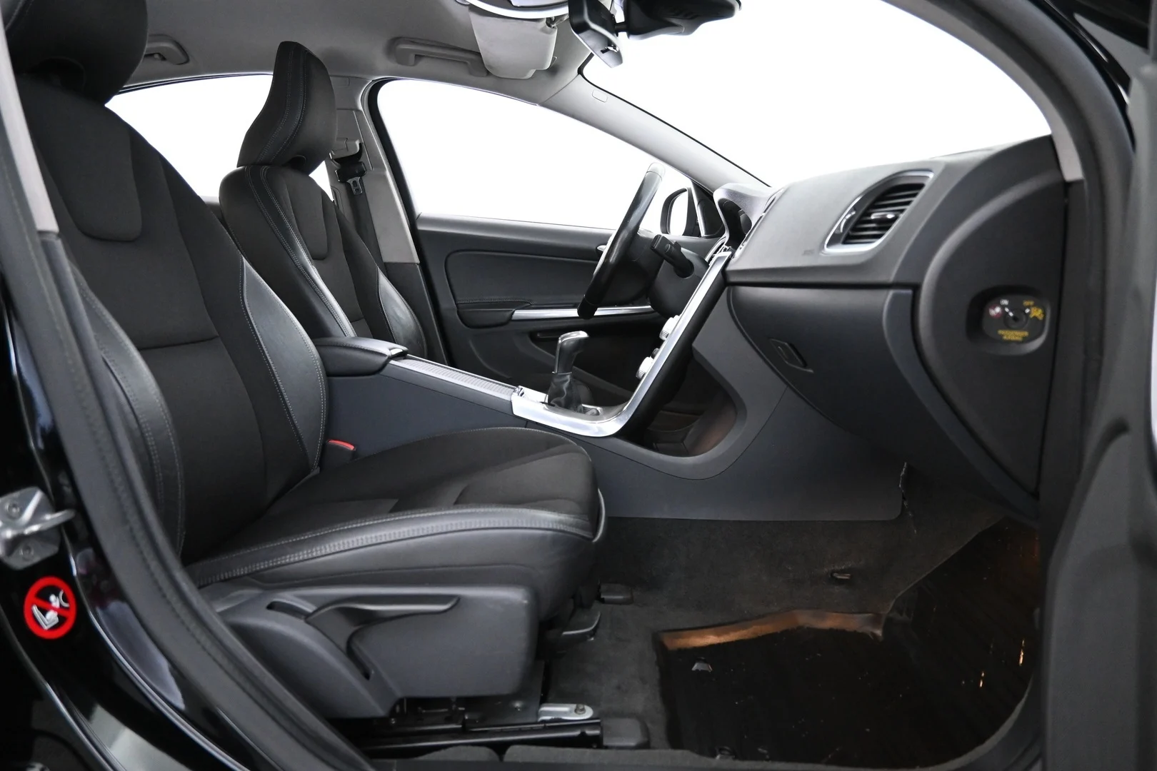 Car Image - xCn8suA2eBqqSjprAaUVi