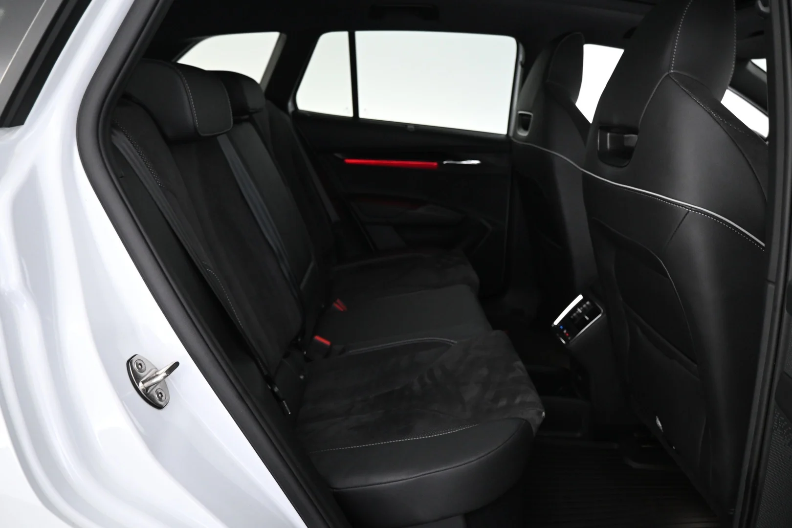 Car Image - 2qJZbD1Es2vzvmbDQU83ob