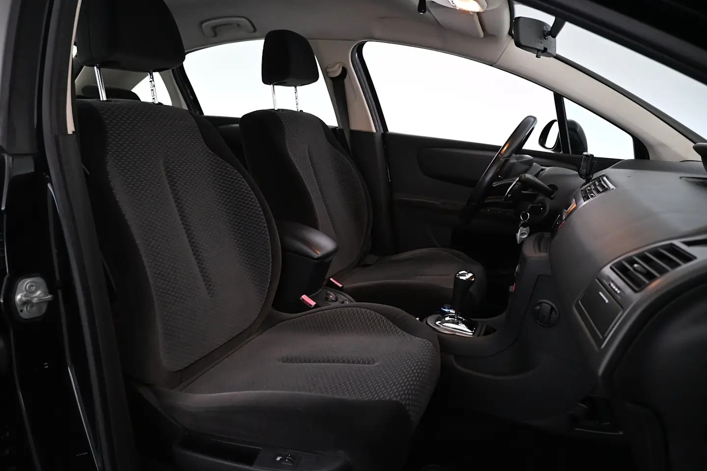 Car Image - T1Lk6lpTFl4LYX5A4MuZR