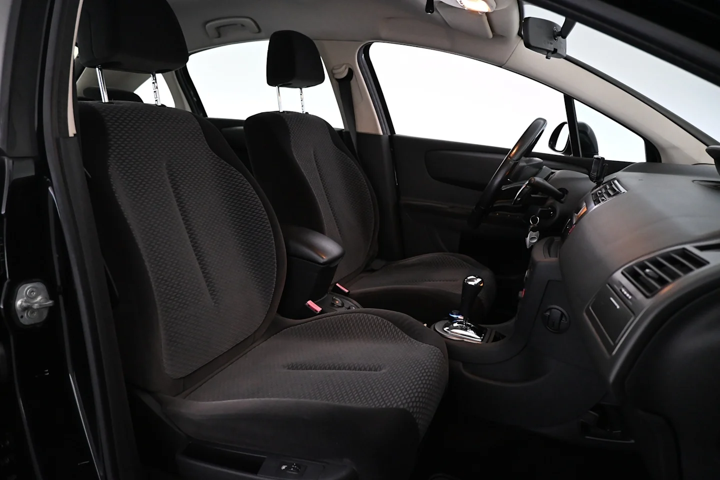 Car Image - T1Lk6lpTFl4LYX5A4MuZR