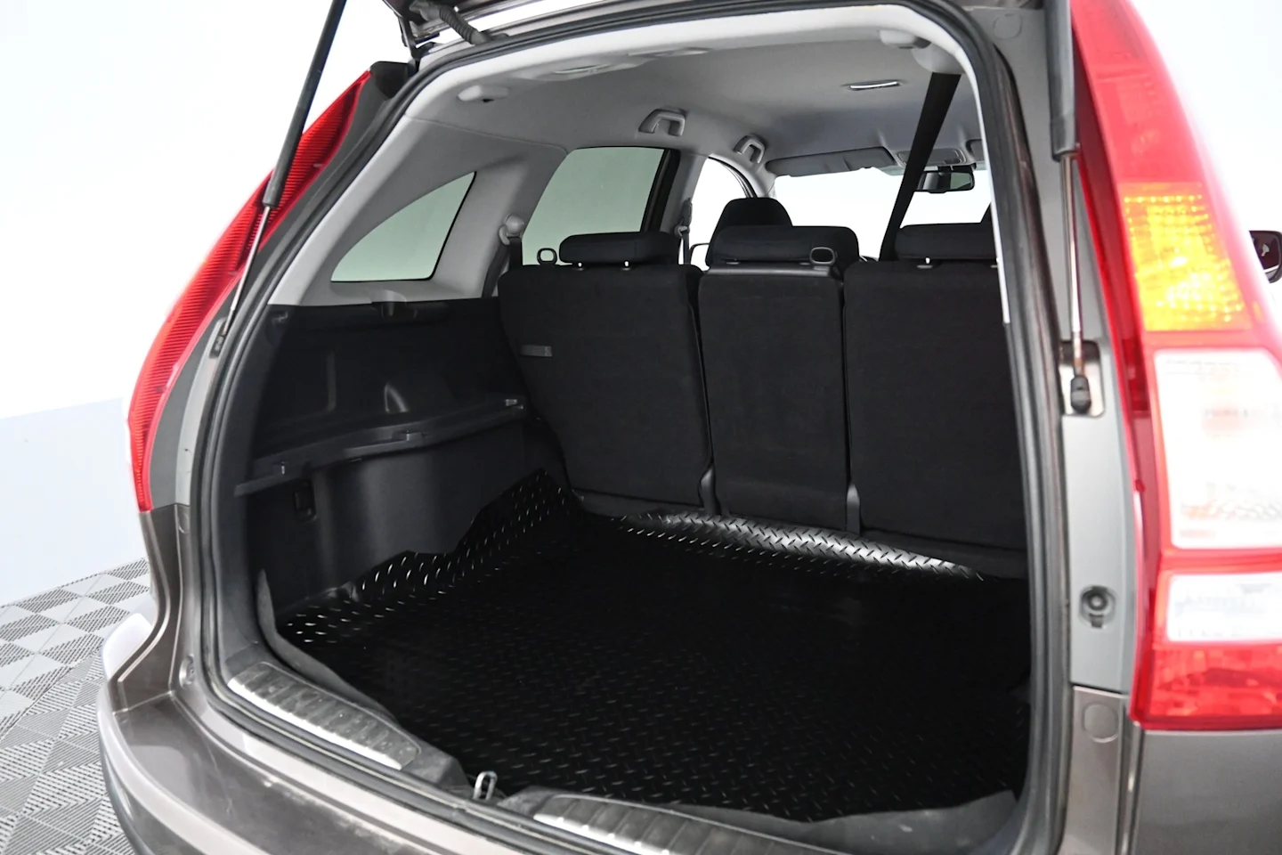 Car Image - 6eb9MIPrThN3MKyGdb0uZp