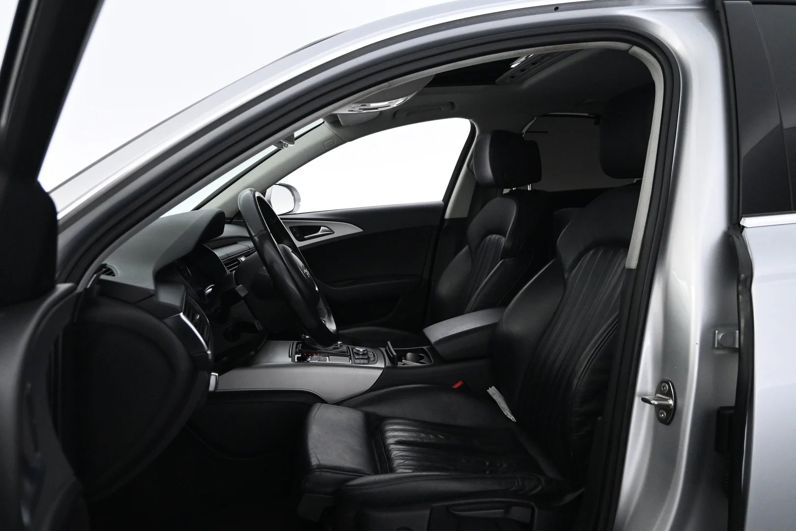 Car Image - 3Kcf3QGLk8PLLW0SEumANj