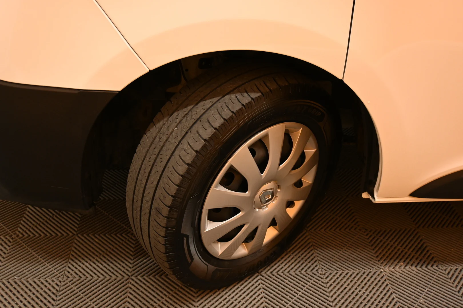 Car Image - 21BSkIY9iq2s4ng7hYKoZg