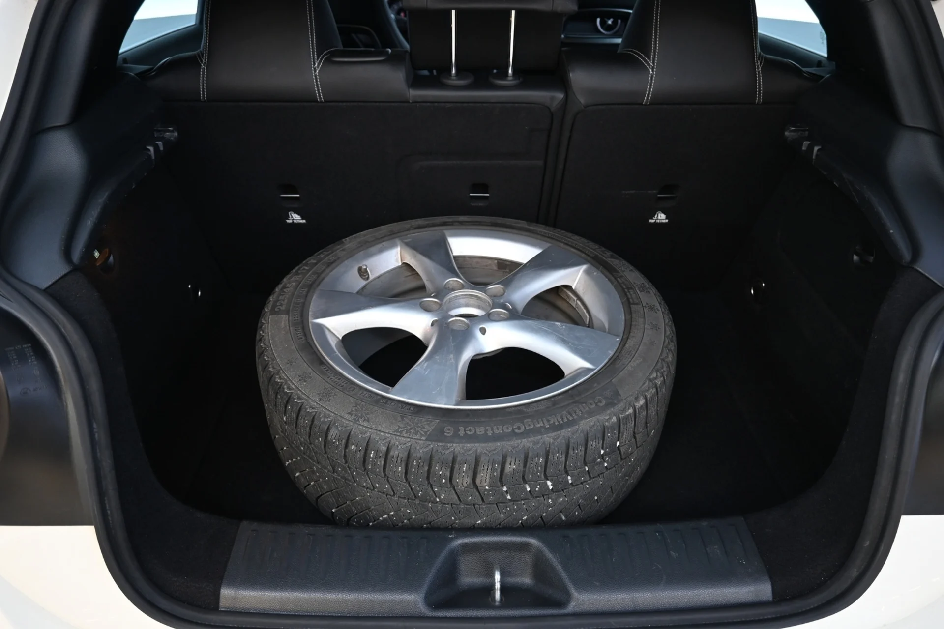 Car Image - 7hdauf5F0XYtV2klvXwMjl