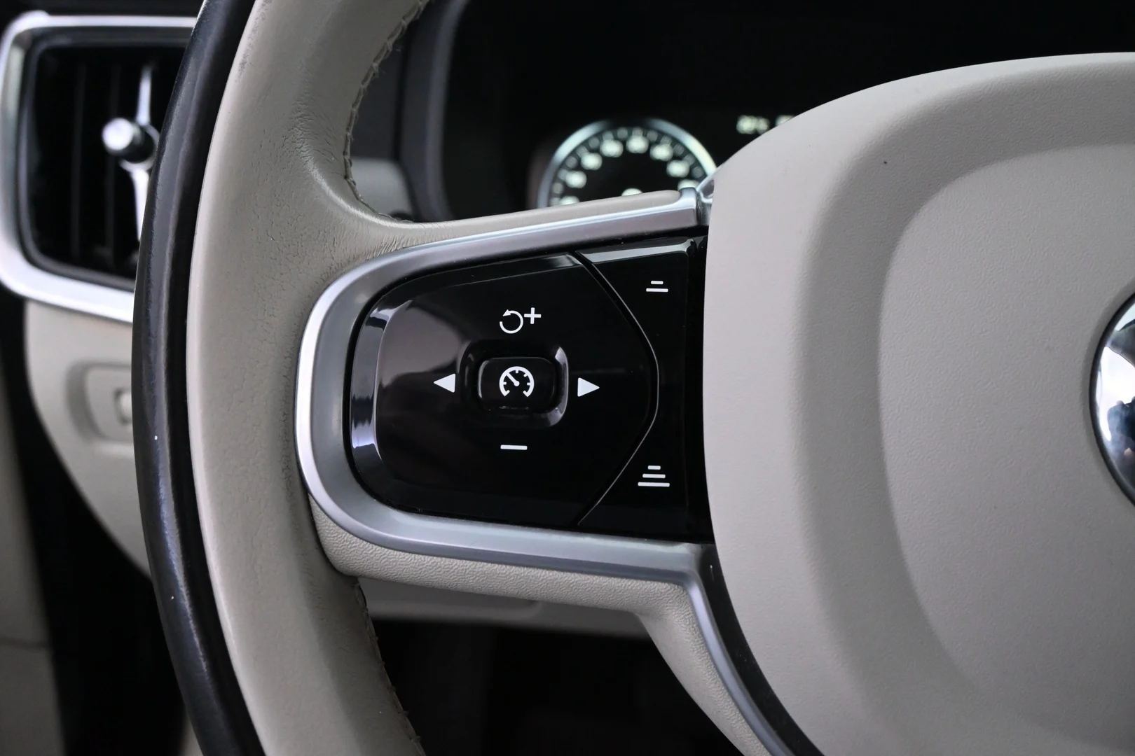 Car Image - 6iL4nPhr9tCnTl8vwLKTCo