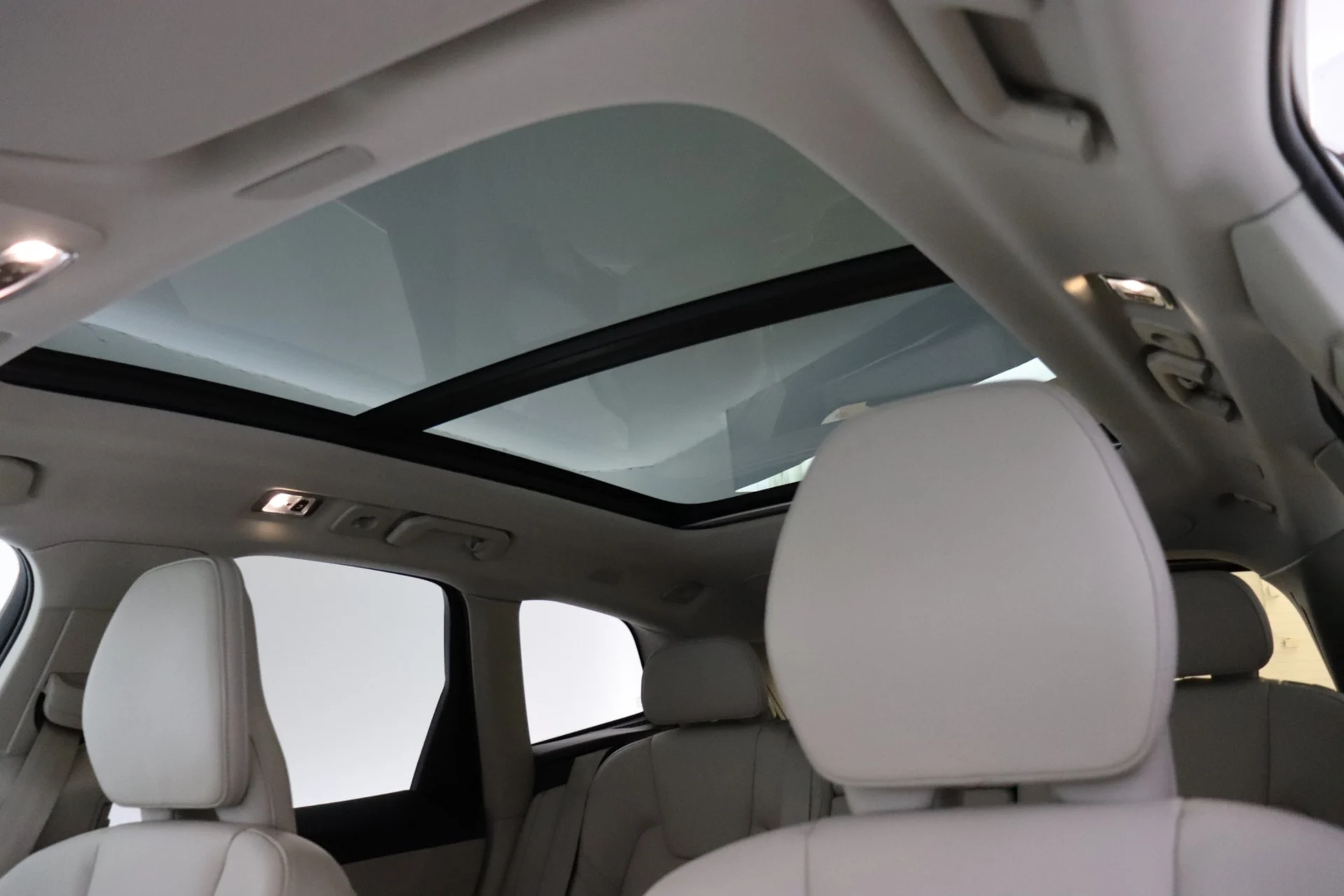 Car Image - 1Wp0aSNQmZnA2mANFwMPl7