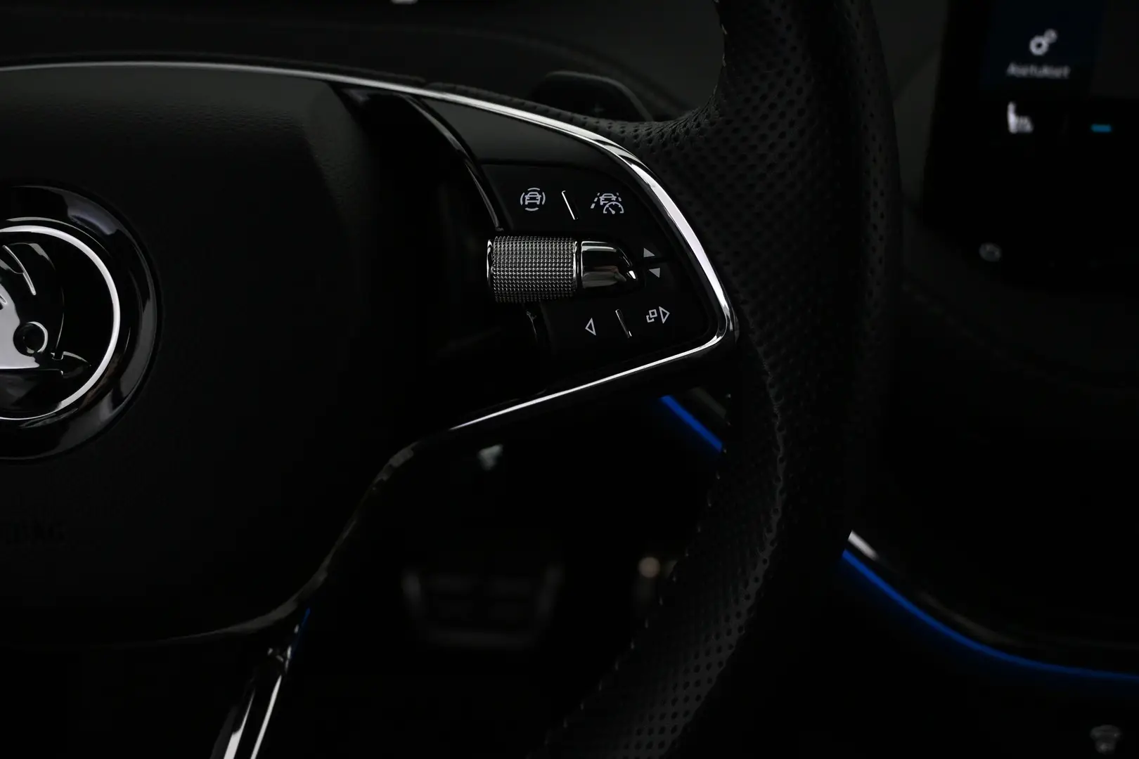Car Image - 60cB9zzfq0iPbJJnD5TeIa