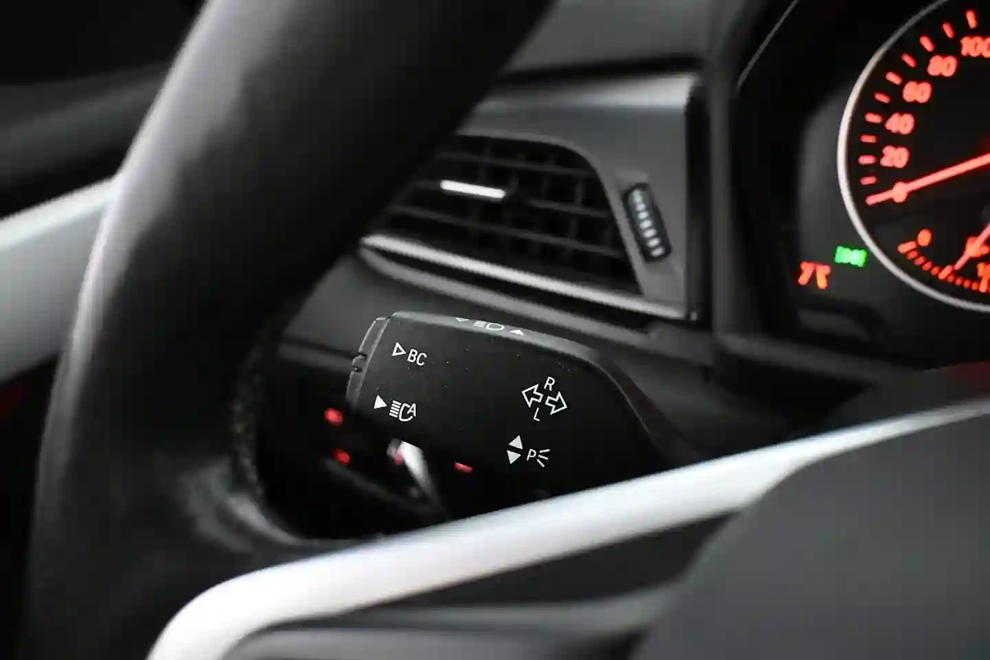 Car Image - 3rKRjIFMn0xga0aad6COtX