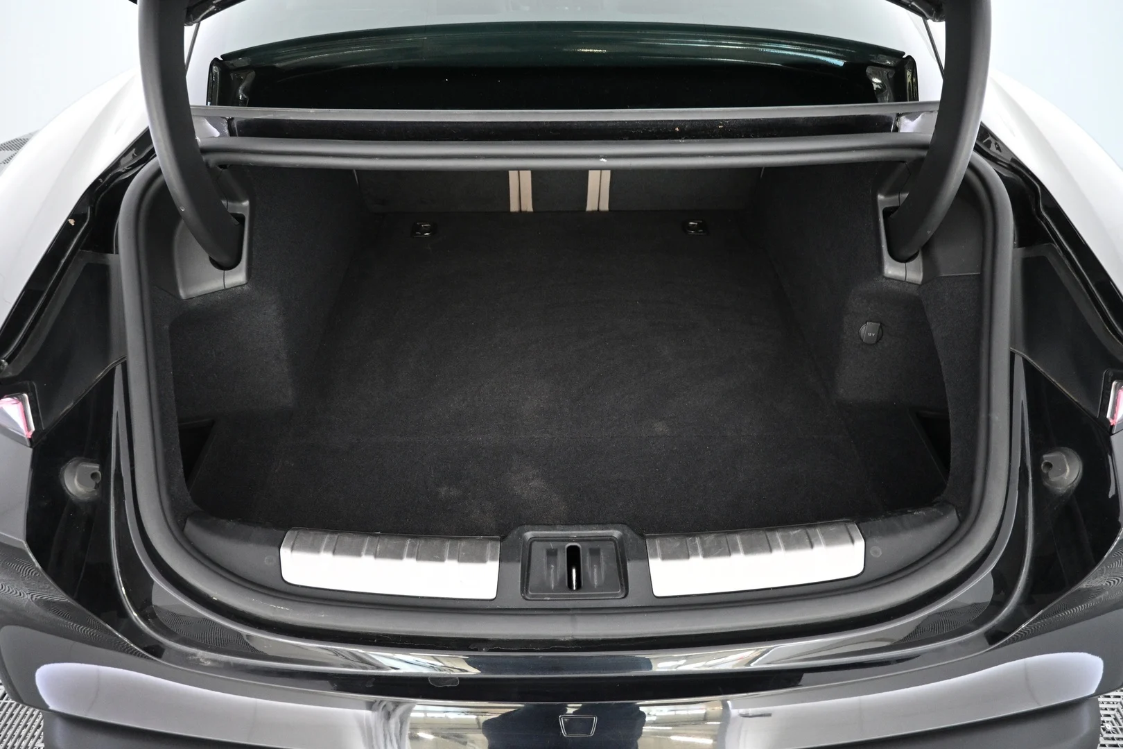 Car Image - E9K5KoAAvnz2NOk0xv3kM