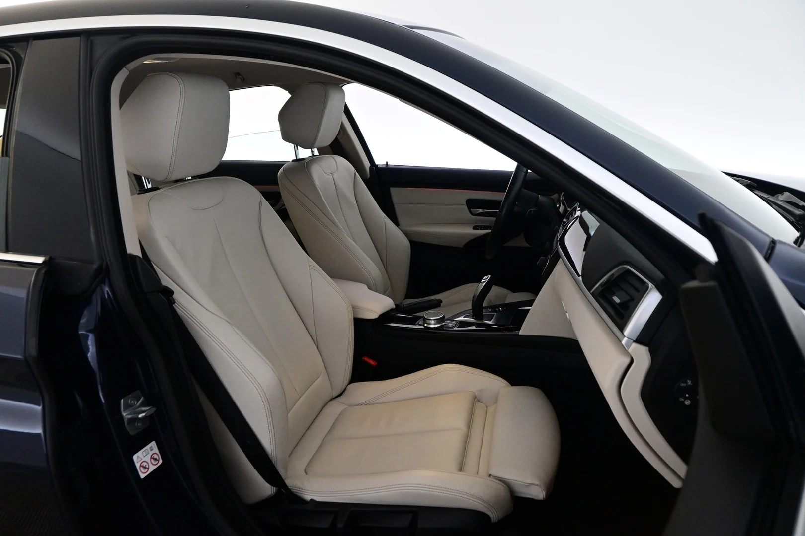 Car Image - 3fEqbRJecv8zDMR6pct7WH