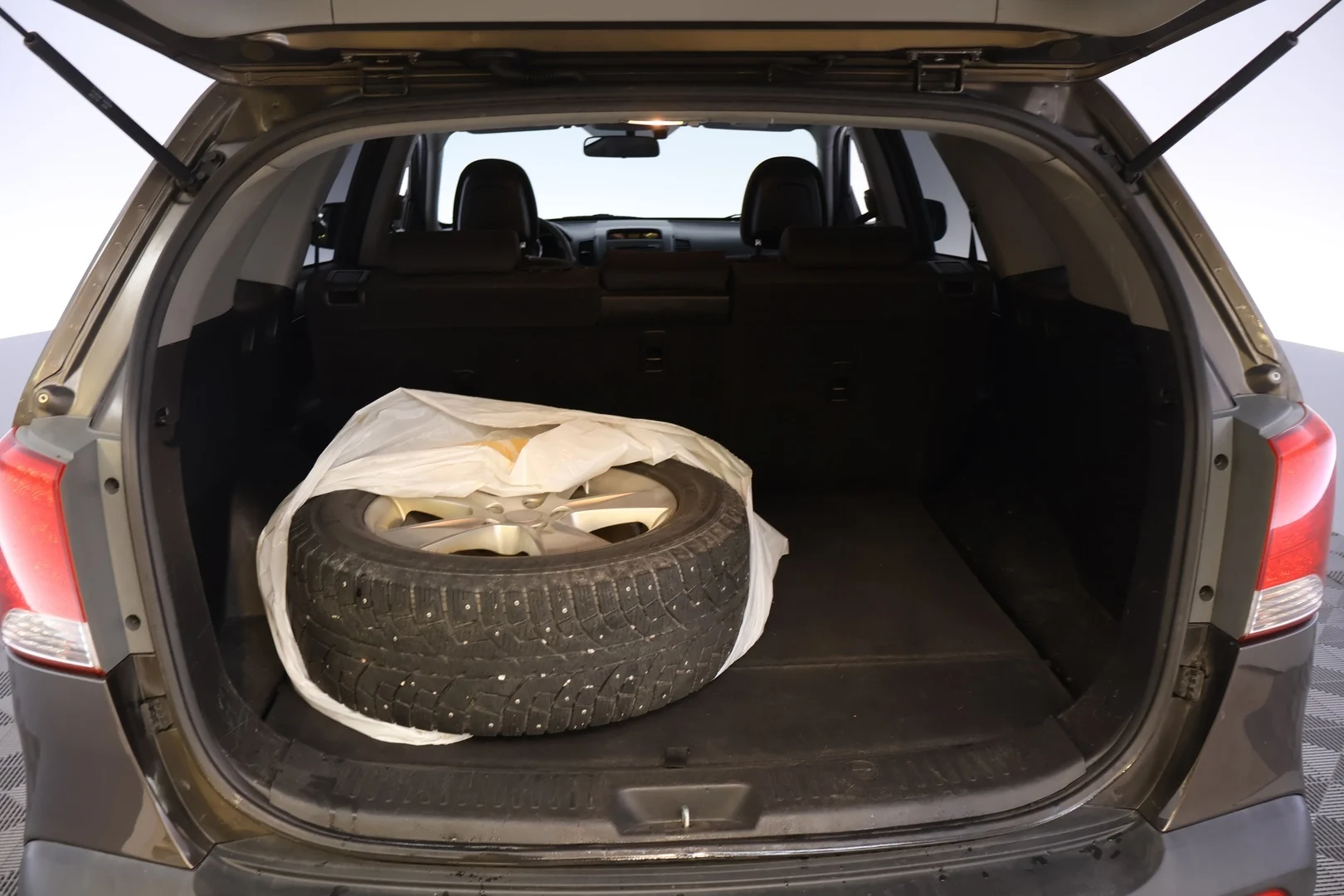 Car Image - 4U5YUhYt6j7iNenJgVWu73
