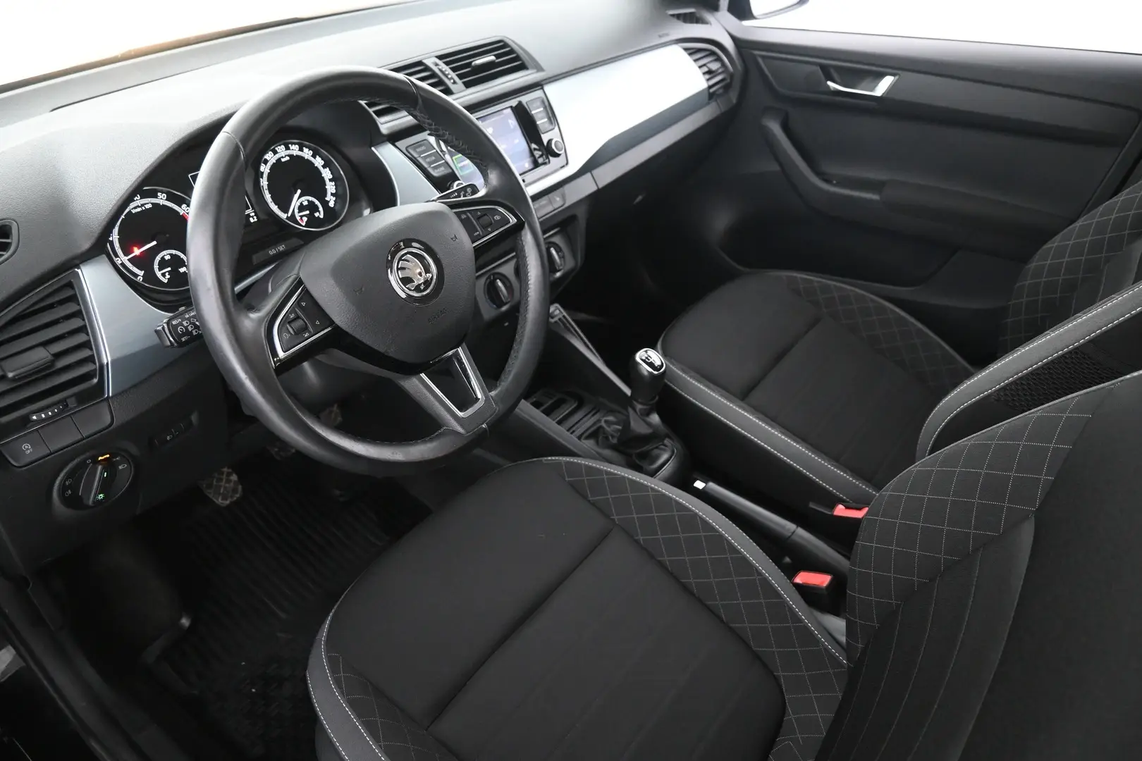 Car Image - ElVHj4VRRE6tH3tTio58G