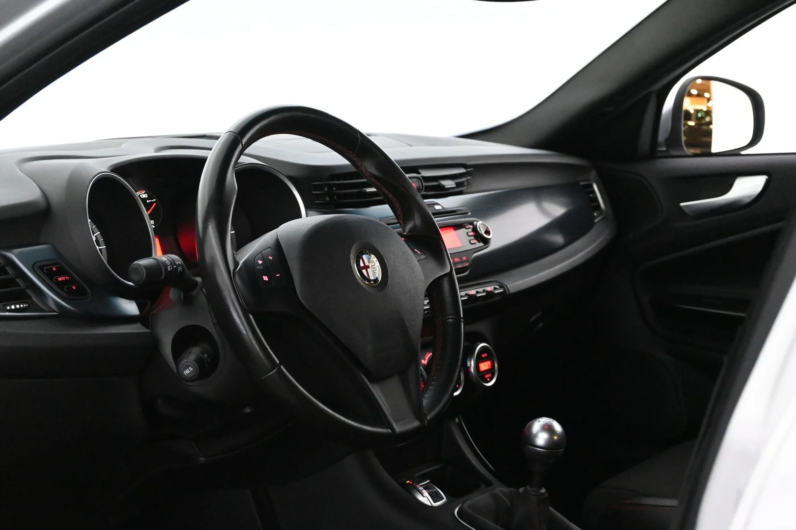 Car Image - tG6IkYX9dTw1M82Vvjk5x