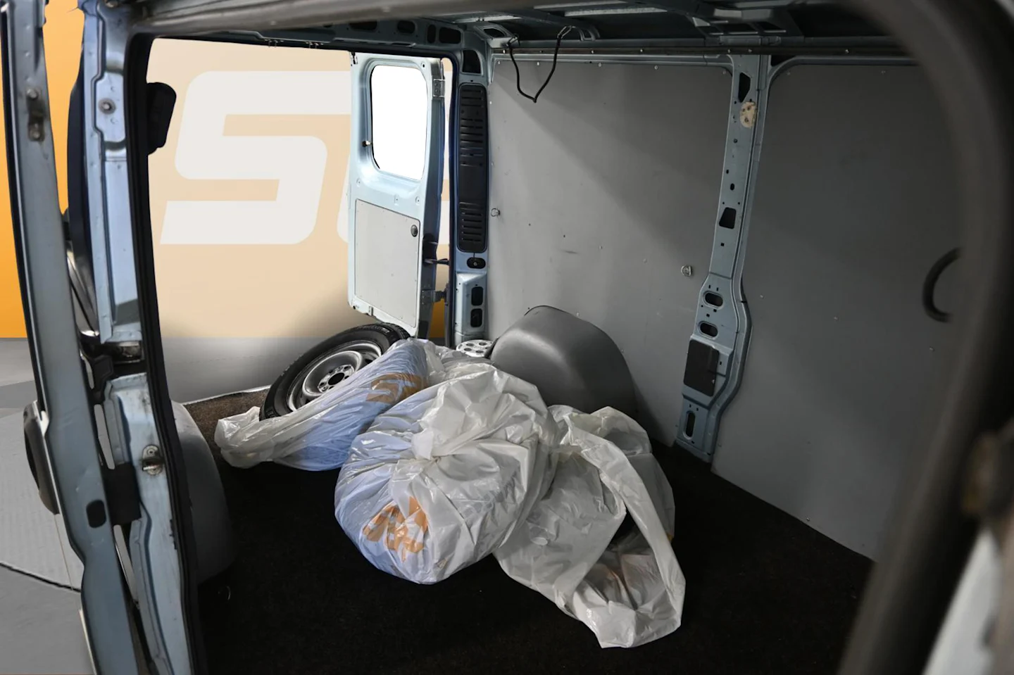 Car Image - FwLnQaOyR1viPrMTaf93v