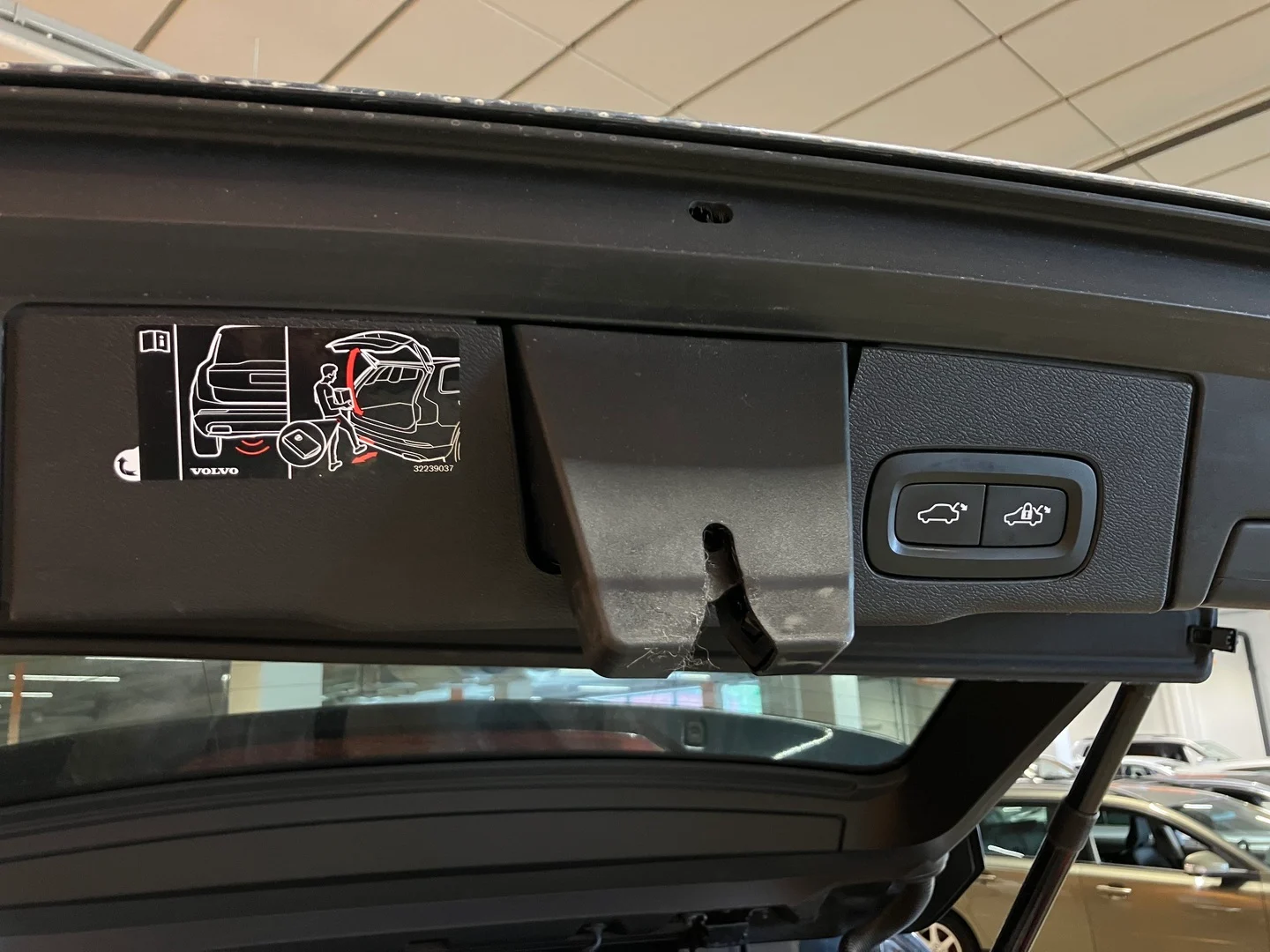 Car Image - 73nZIVg9RRHExzNzz0pv4E